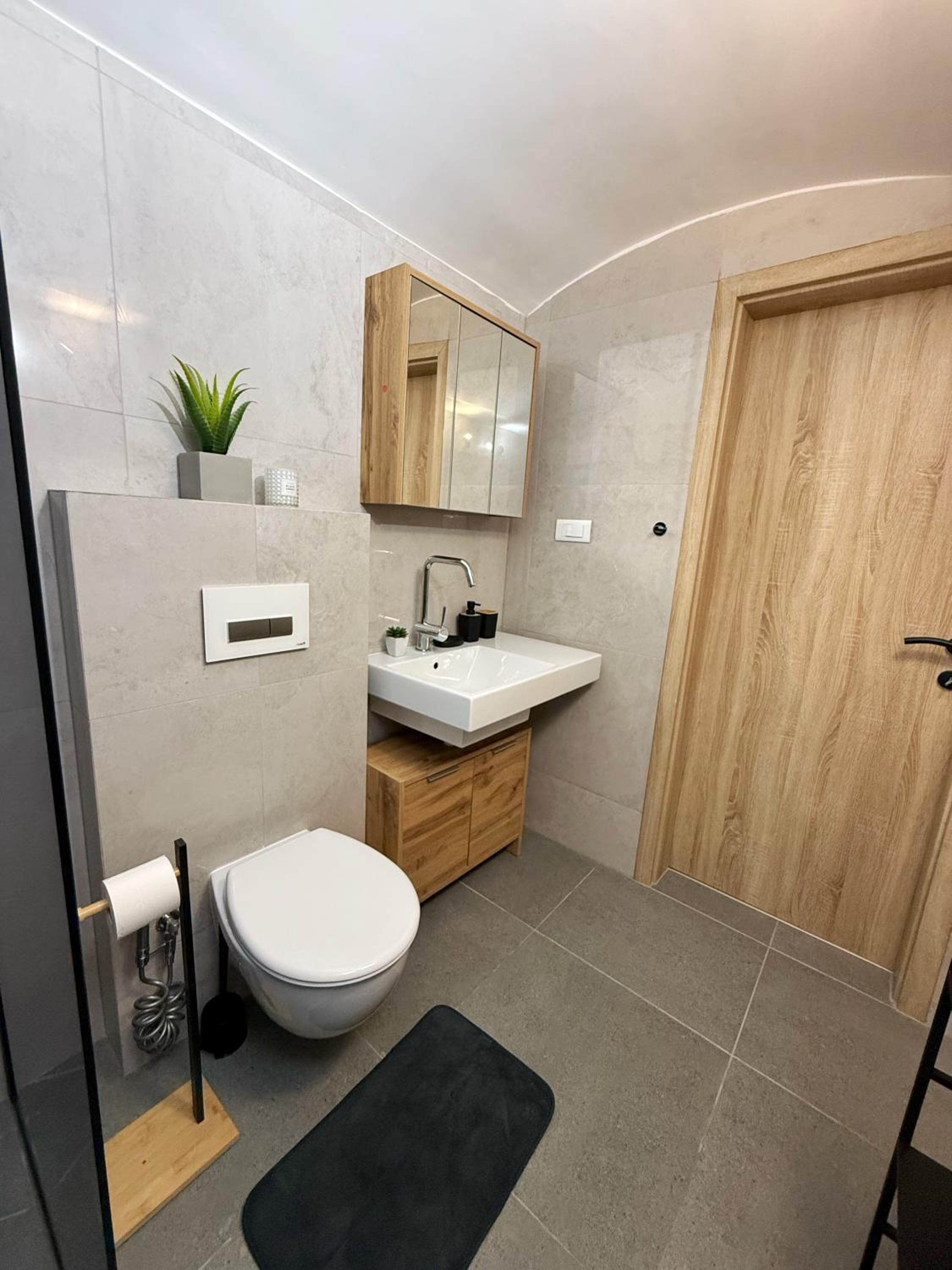 URBAN BASE CELJE Apartment with FREE Parking & Terrace
