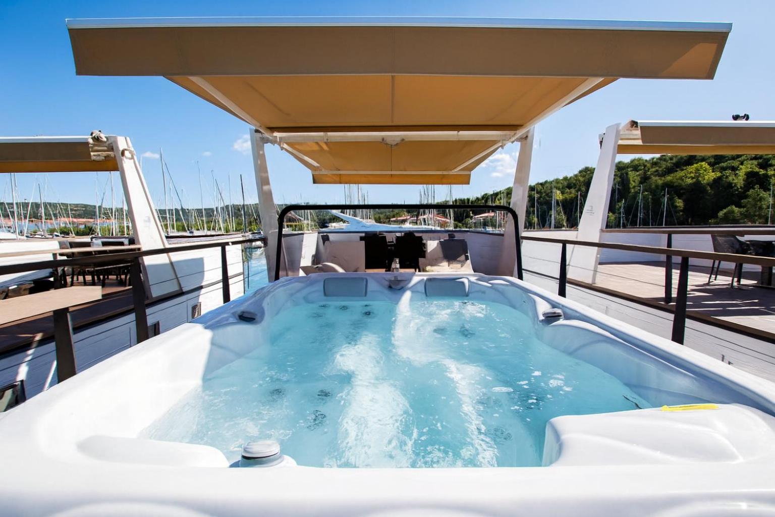 Luxury Floating Sea House Star Line - with Jacuzzi - Marina Portorož