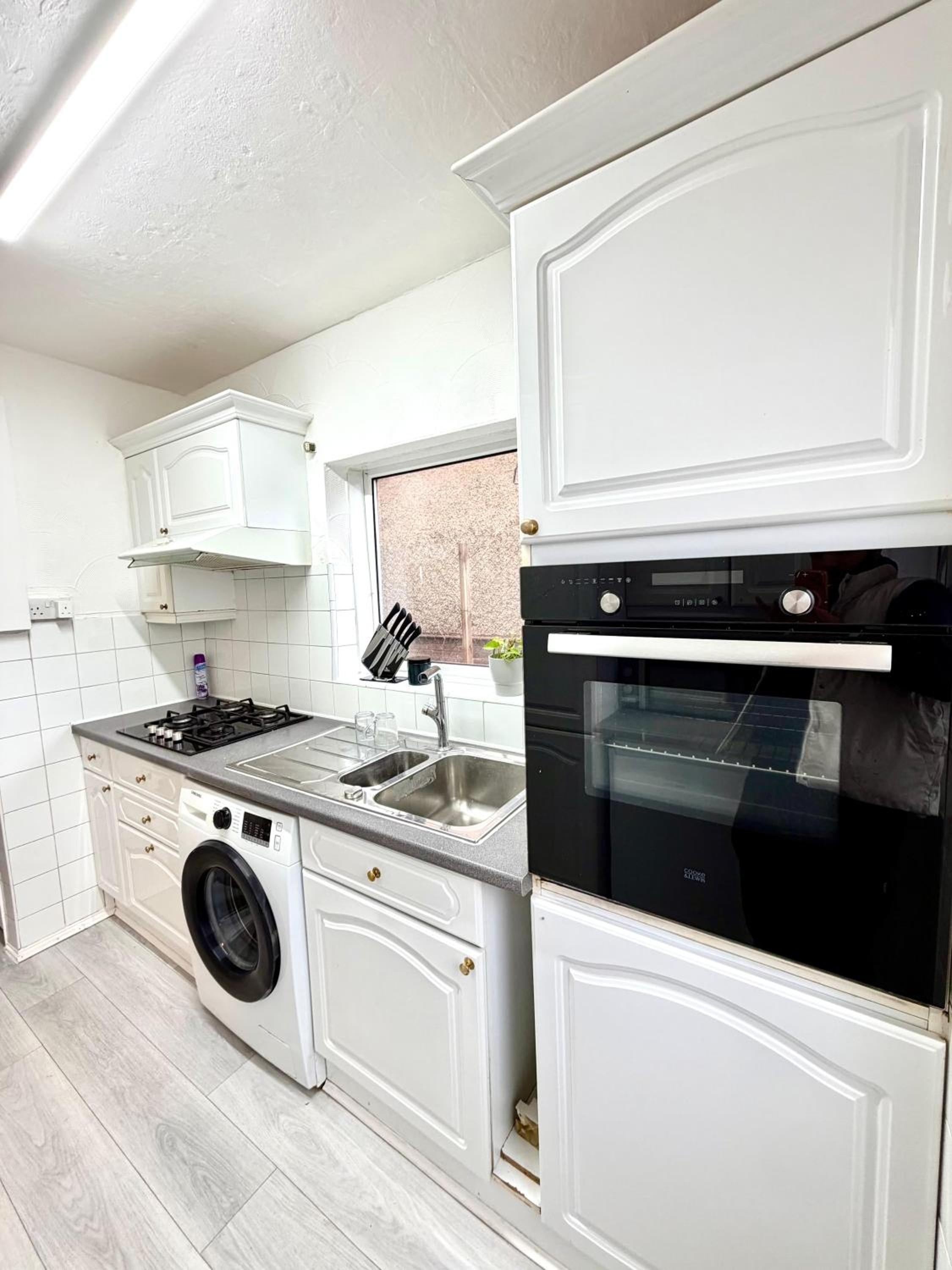 4 Bedrooms House CheapUKholiday