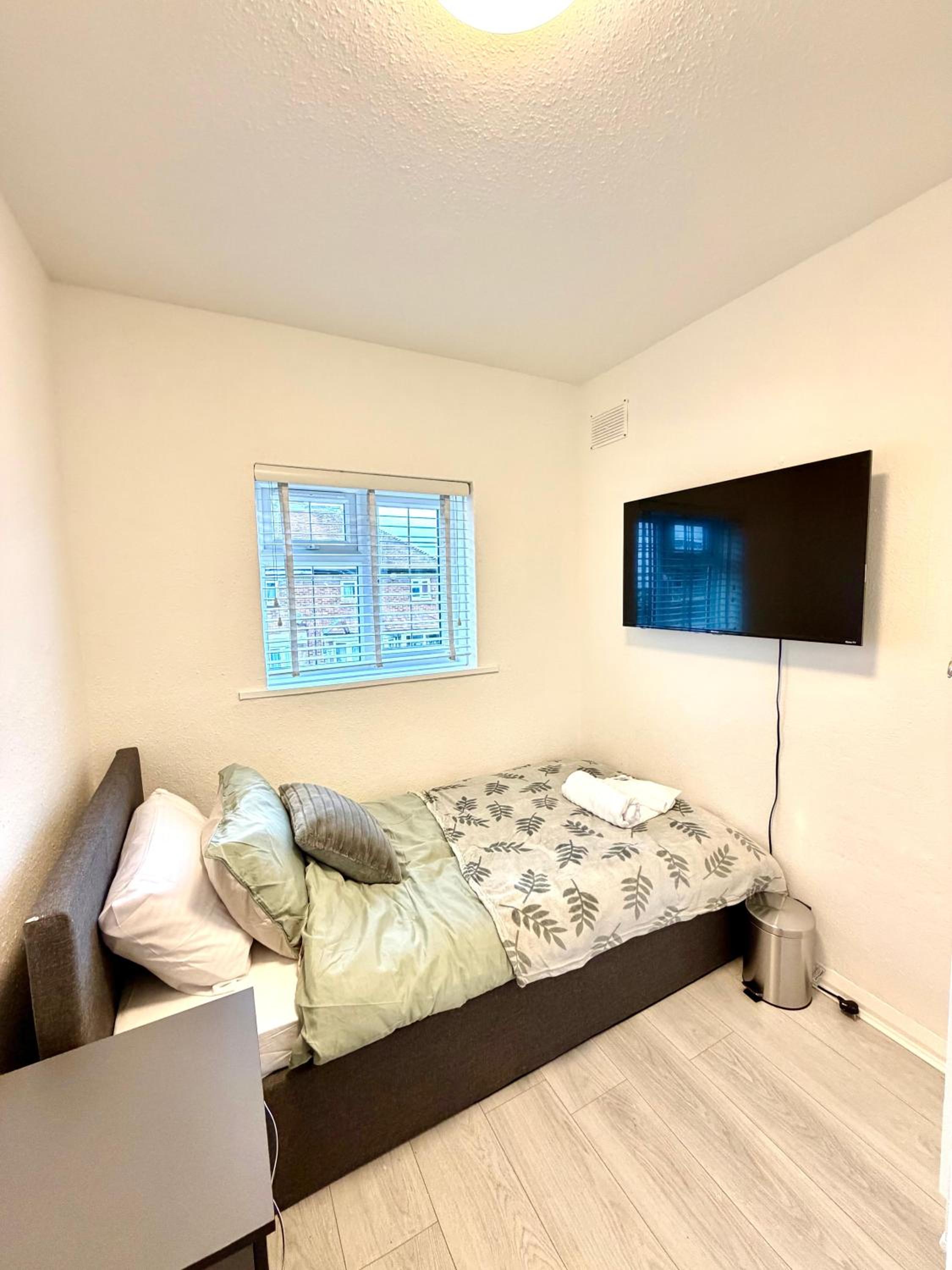 4 Bedrooms House CheapUKholiday