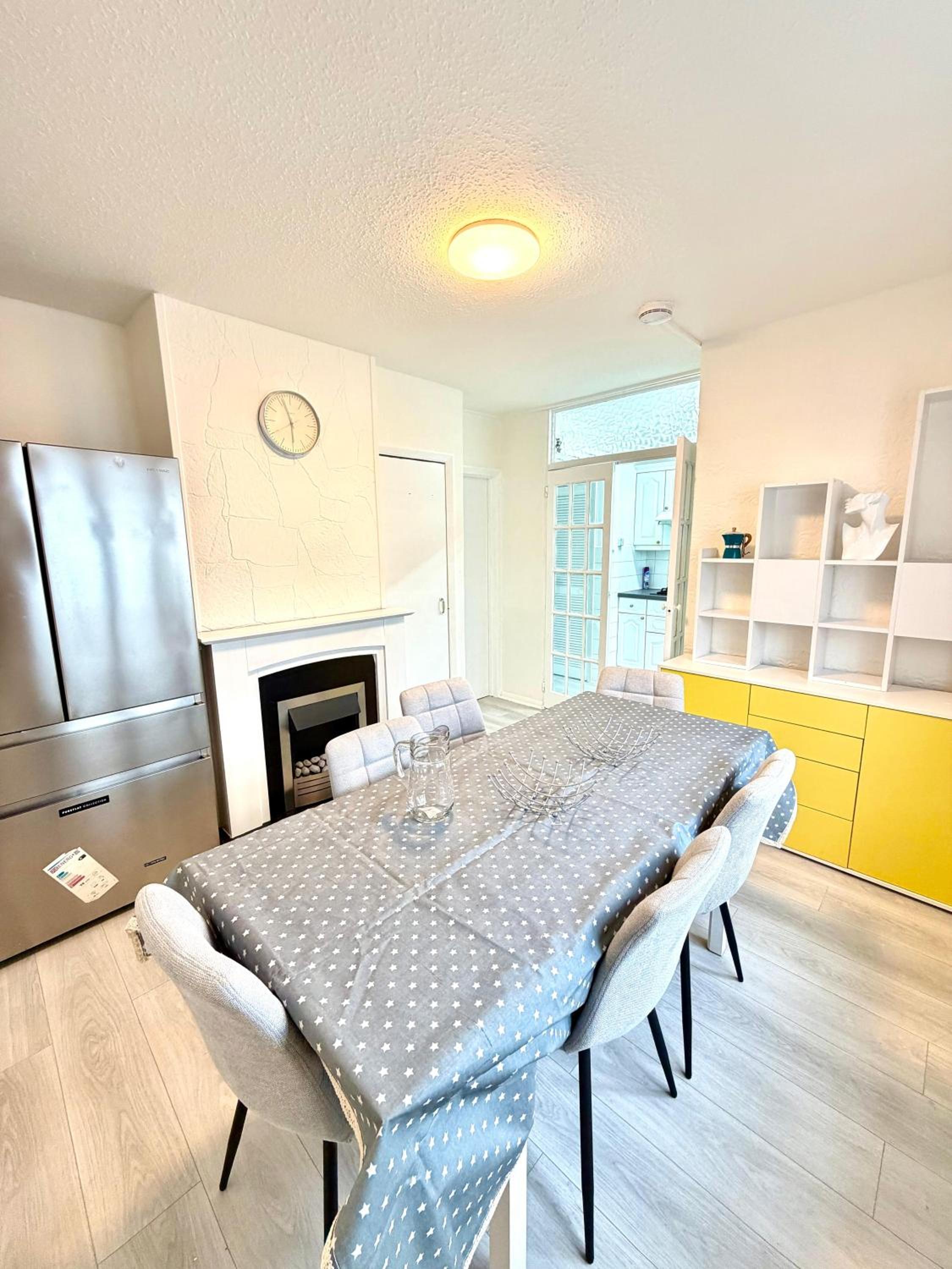 4 Bedrooms House CheapUKholiday