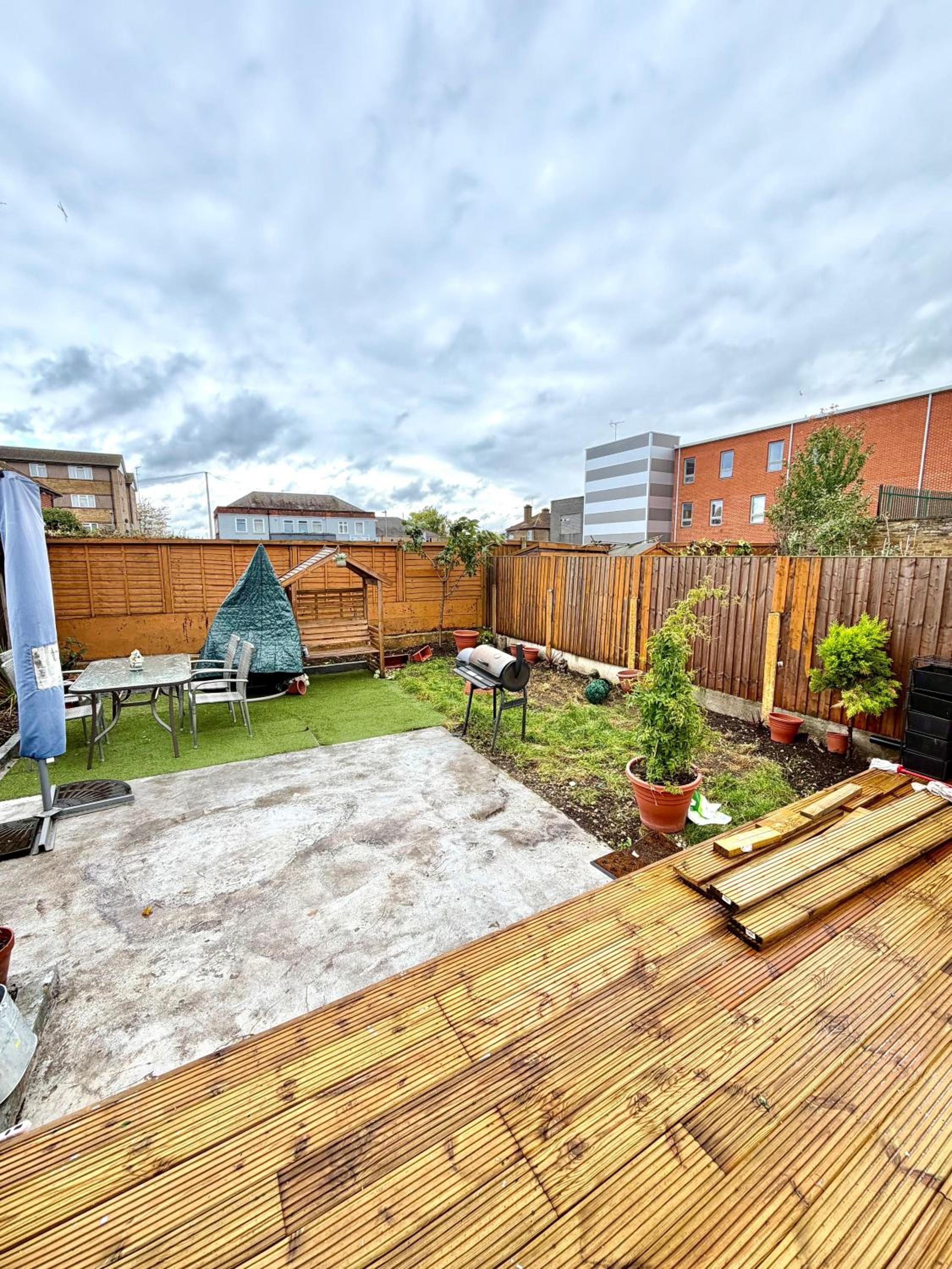 4 Bedrooms House CheapUKholiday