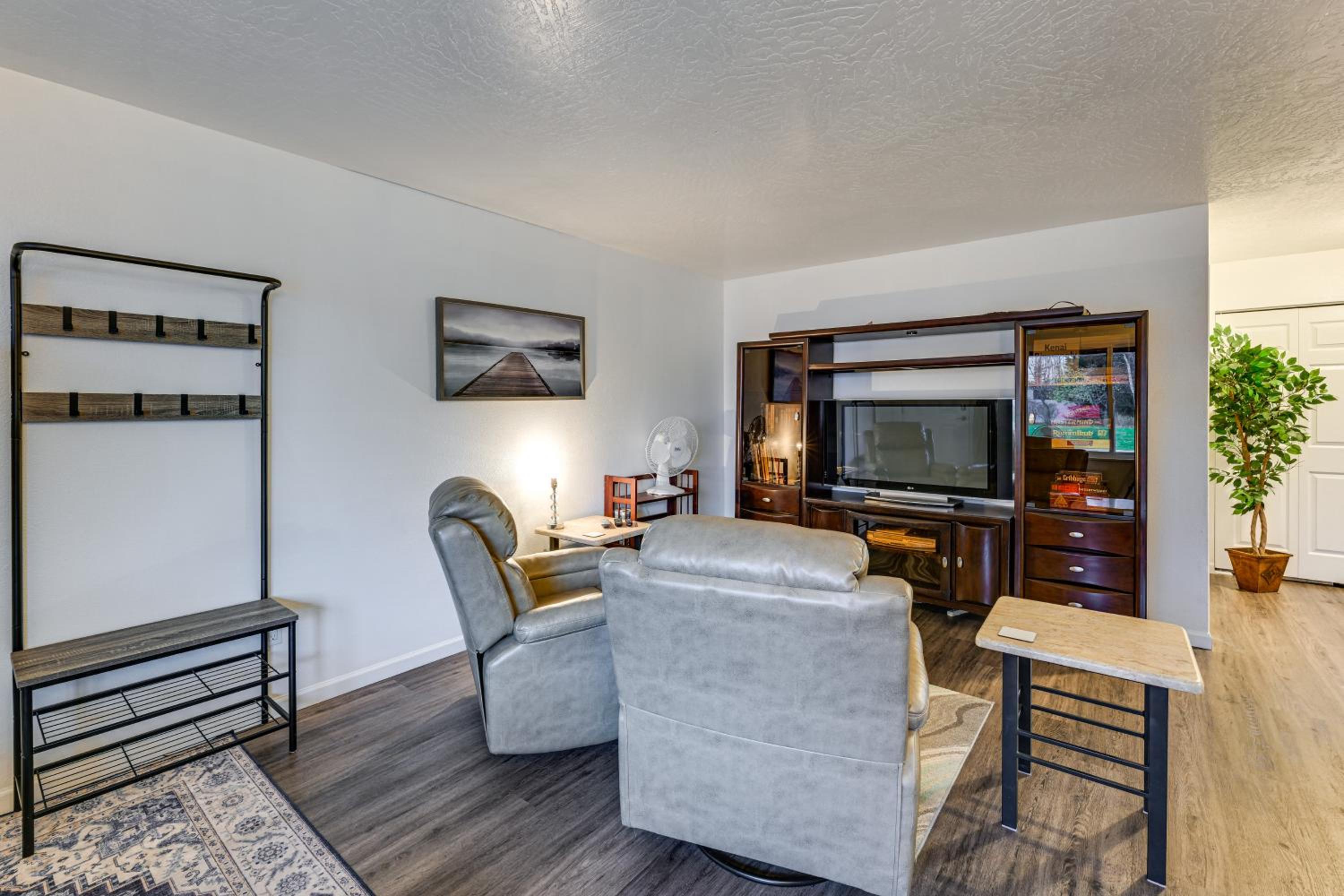 Comfort and Convenience! Apt in Central Soldotna