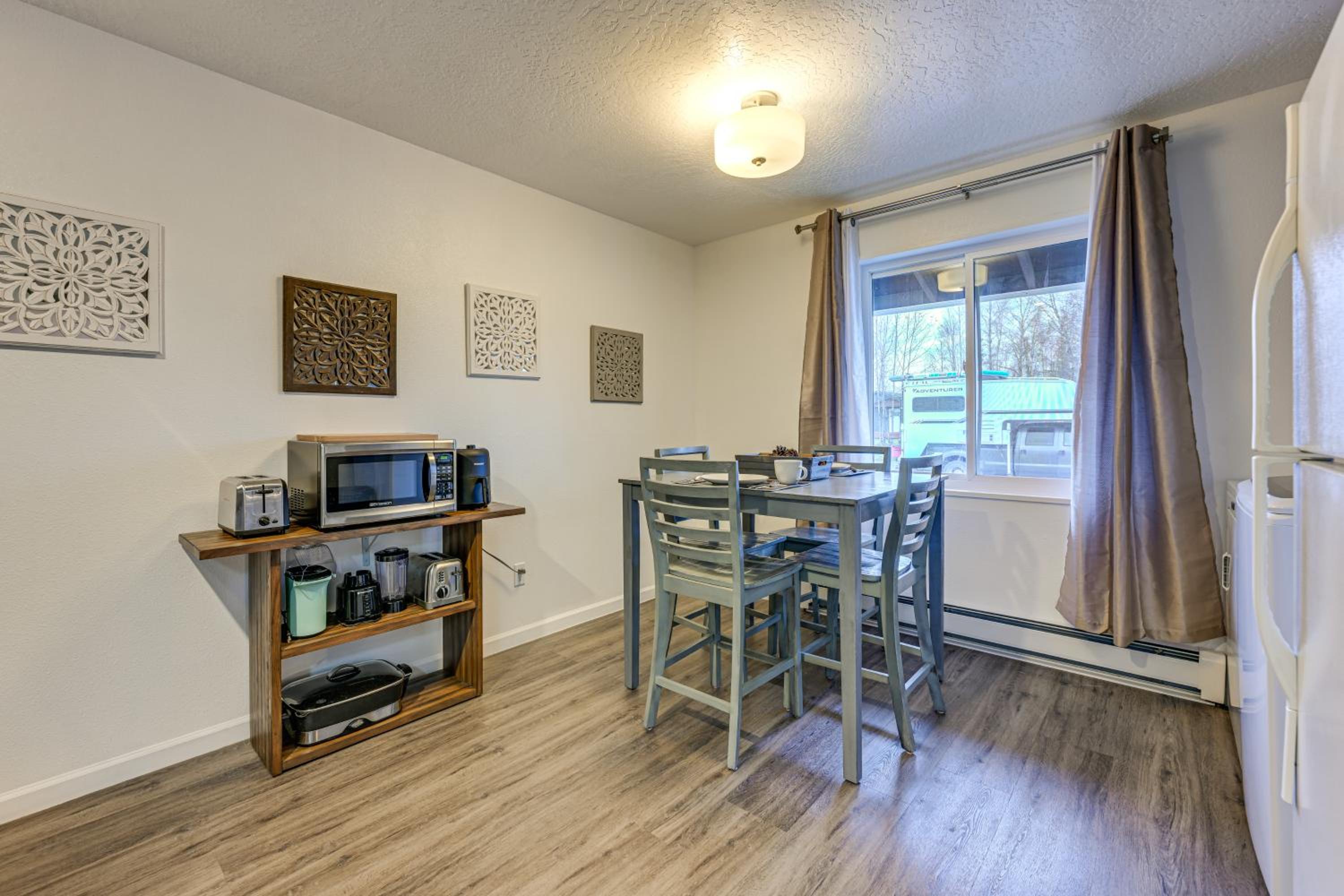 Comfort and Convenience! Apt in Central Soldotna