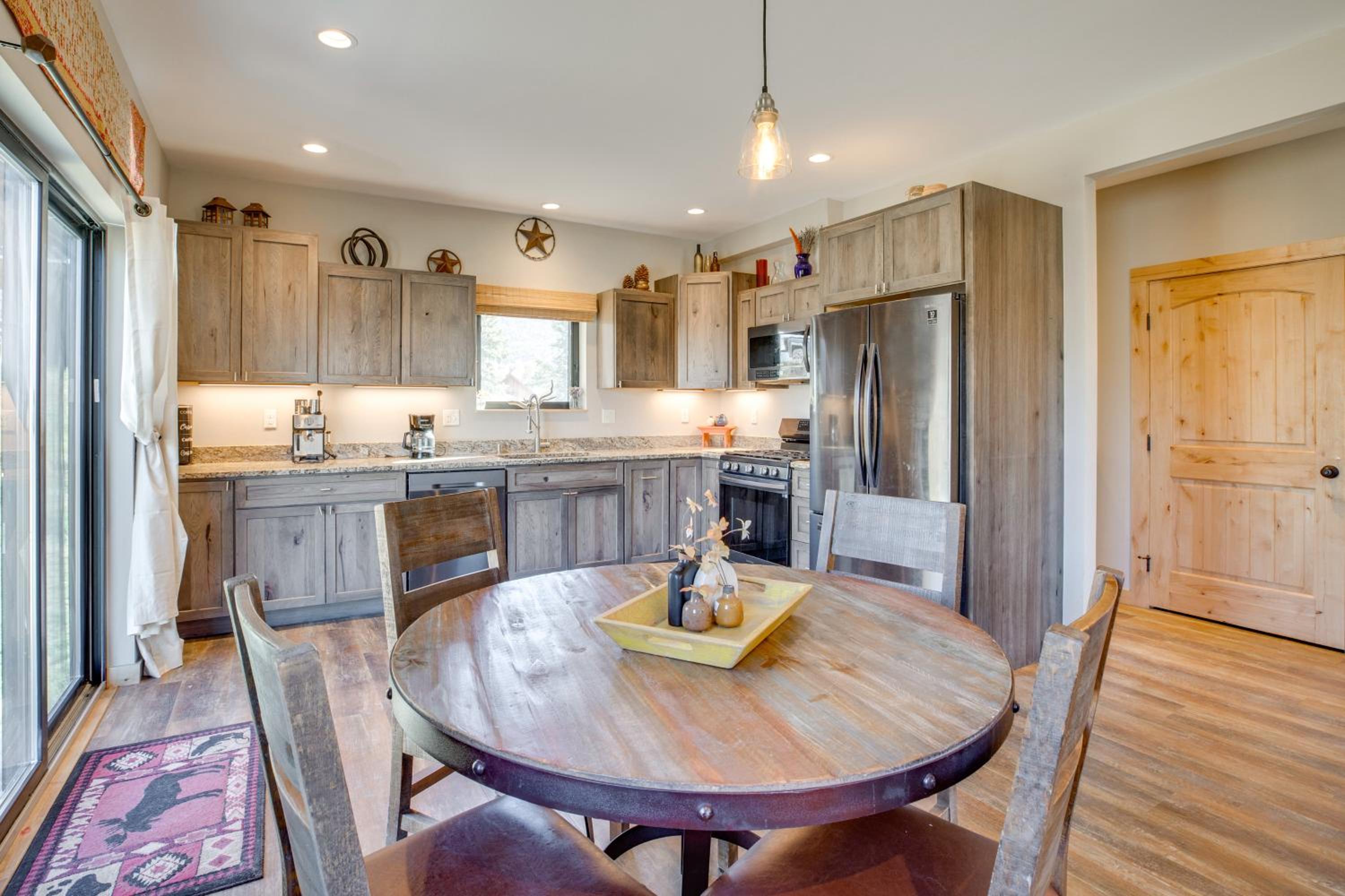 10 Mi to Slopes! Mtn-View Crested Butte Retreat