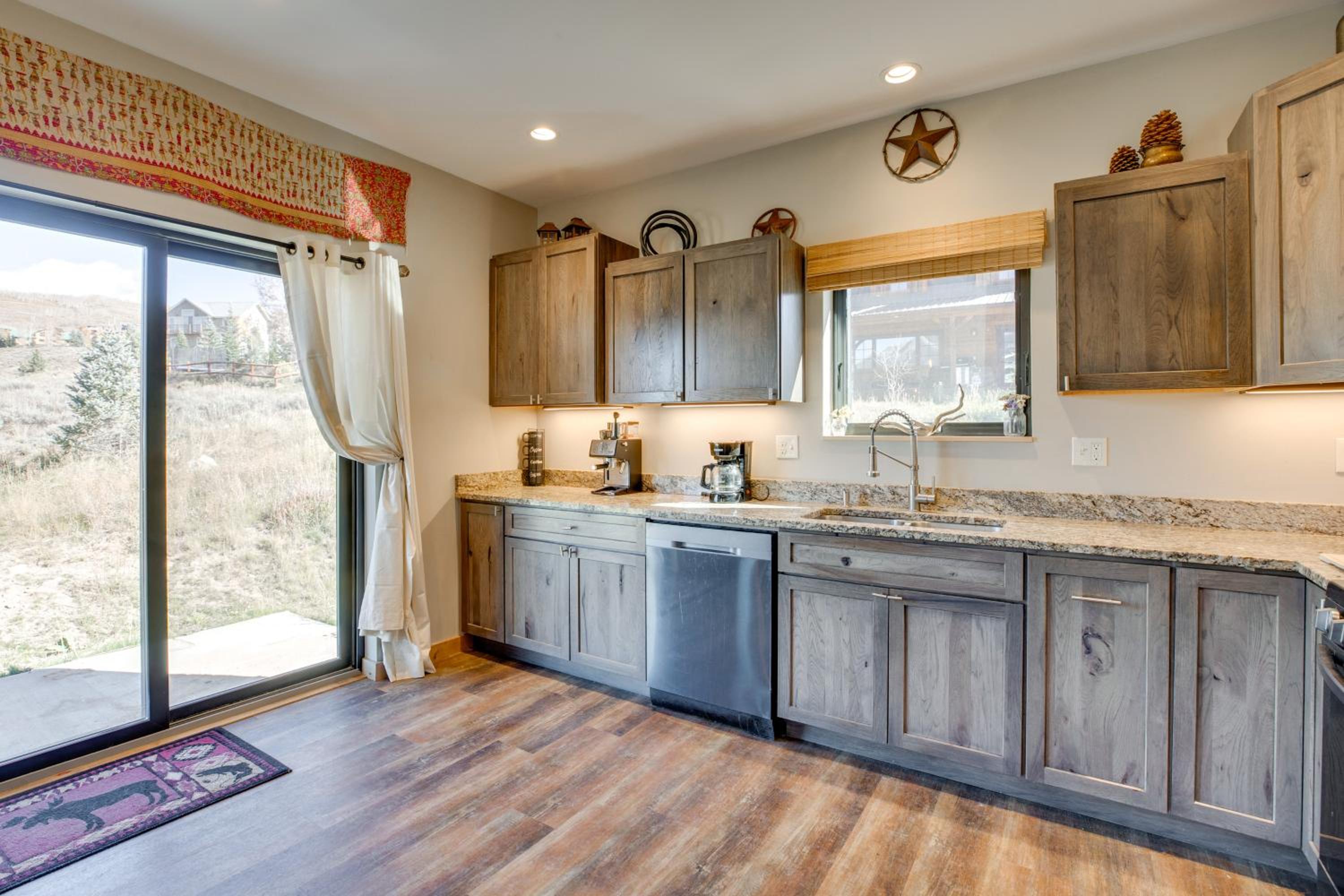 10 Mi to Slopes! Mtn-View Crested Butte Retreat