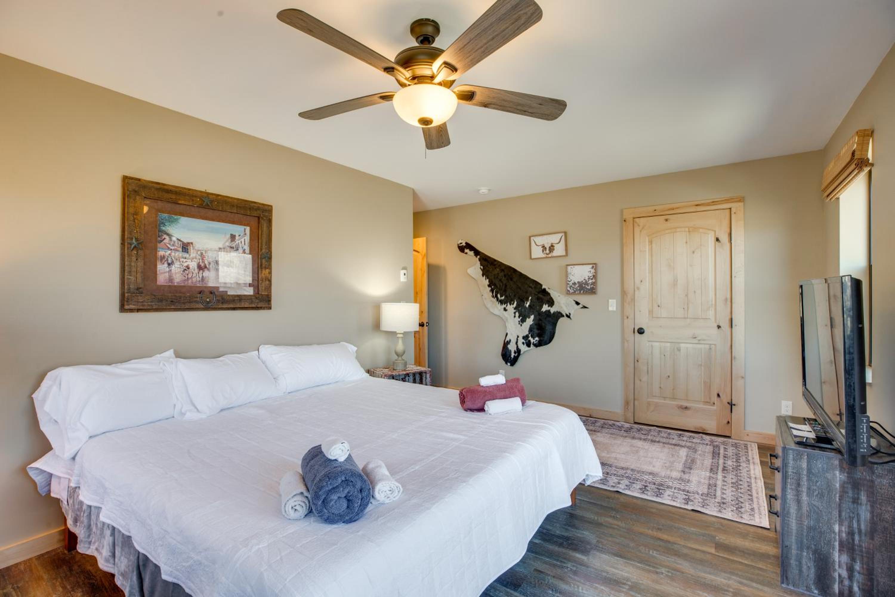 10 Mi to Slopes! Mtn-View Crested Butte Retreat