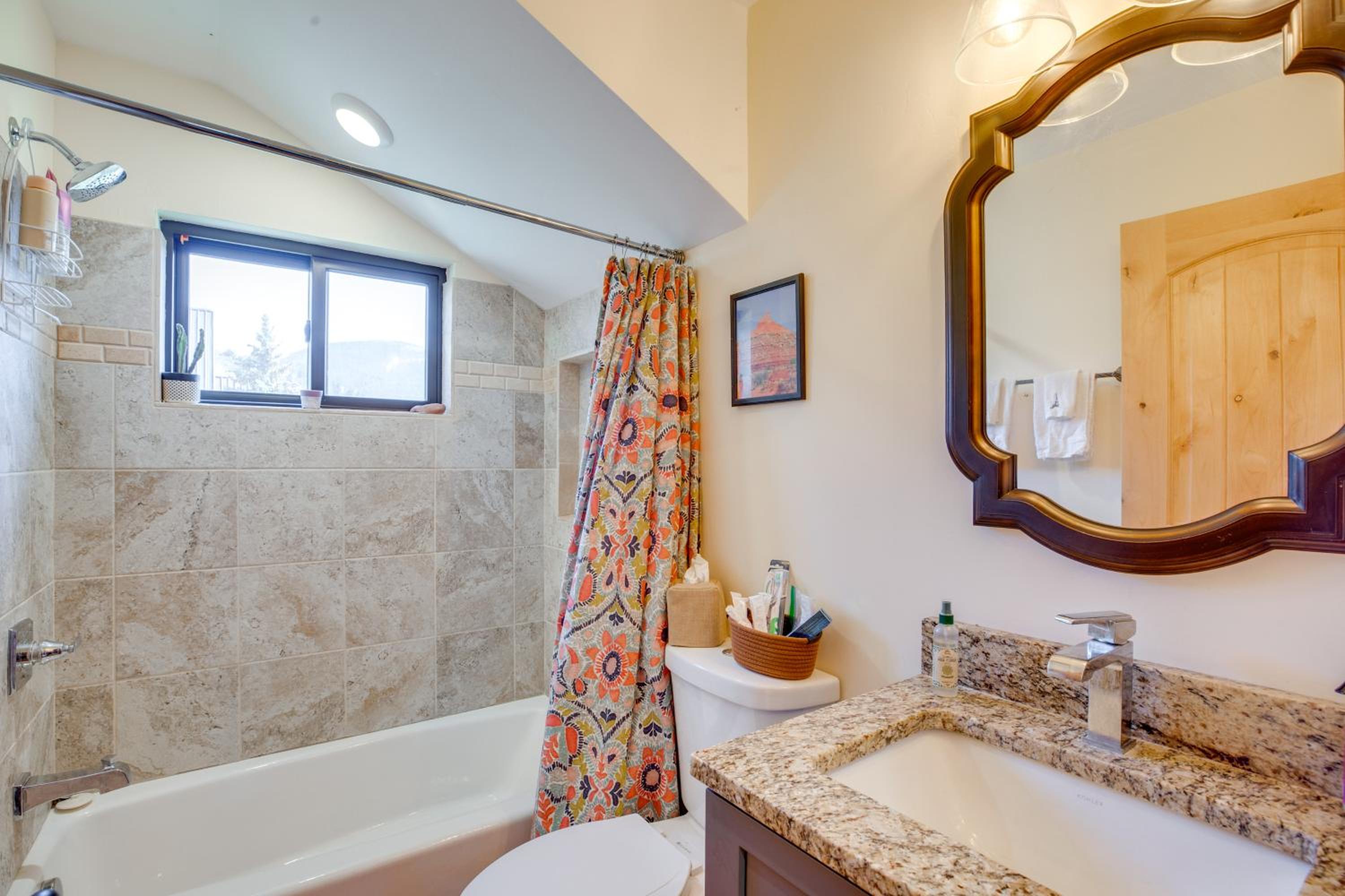 10 Mi to Slopes! Mtn-View Crested Butte Retreat
