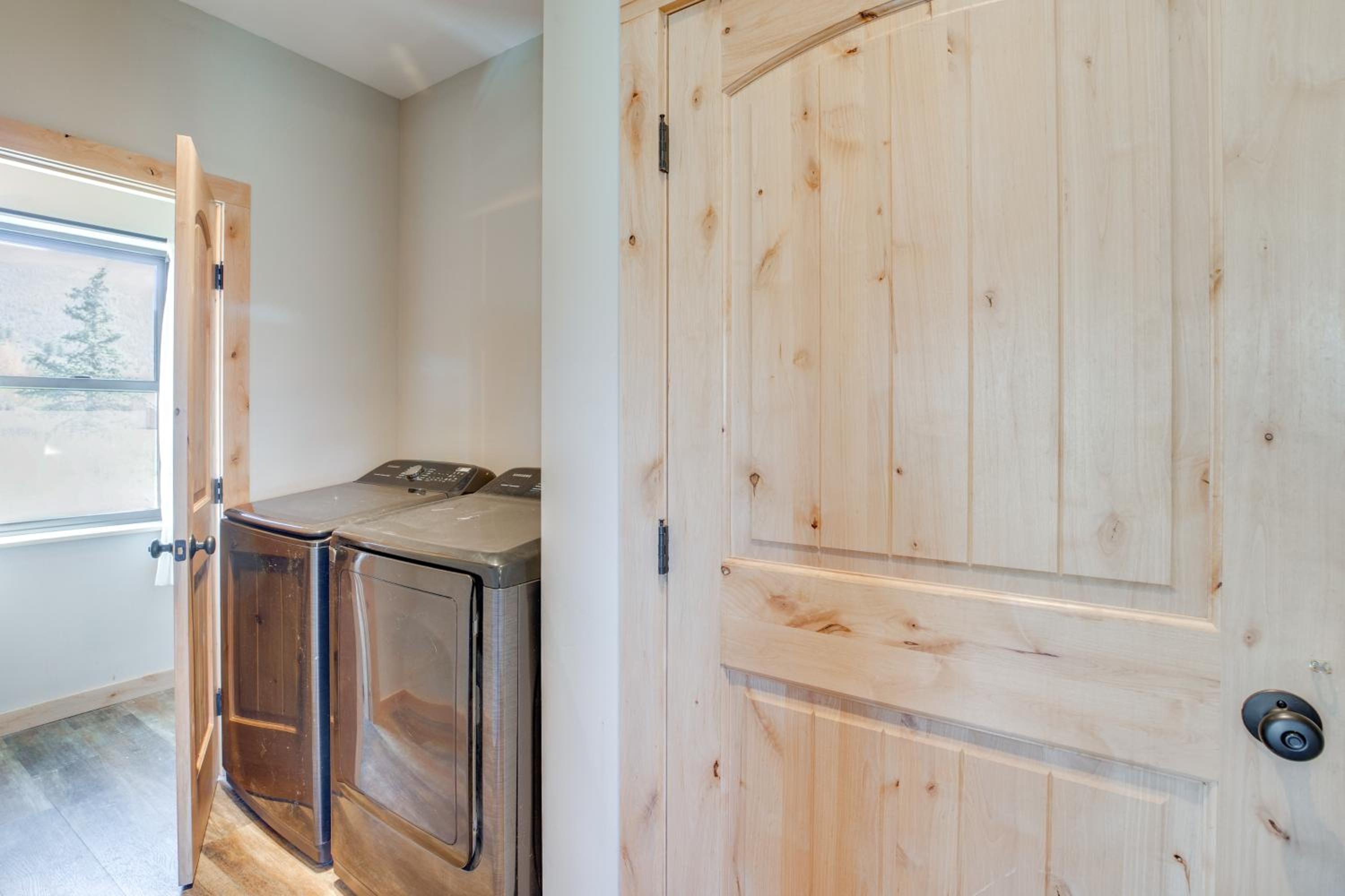 10 Mi to Slopes! Mtn-View Crested Butte Retreat