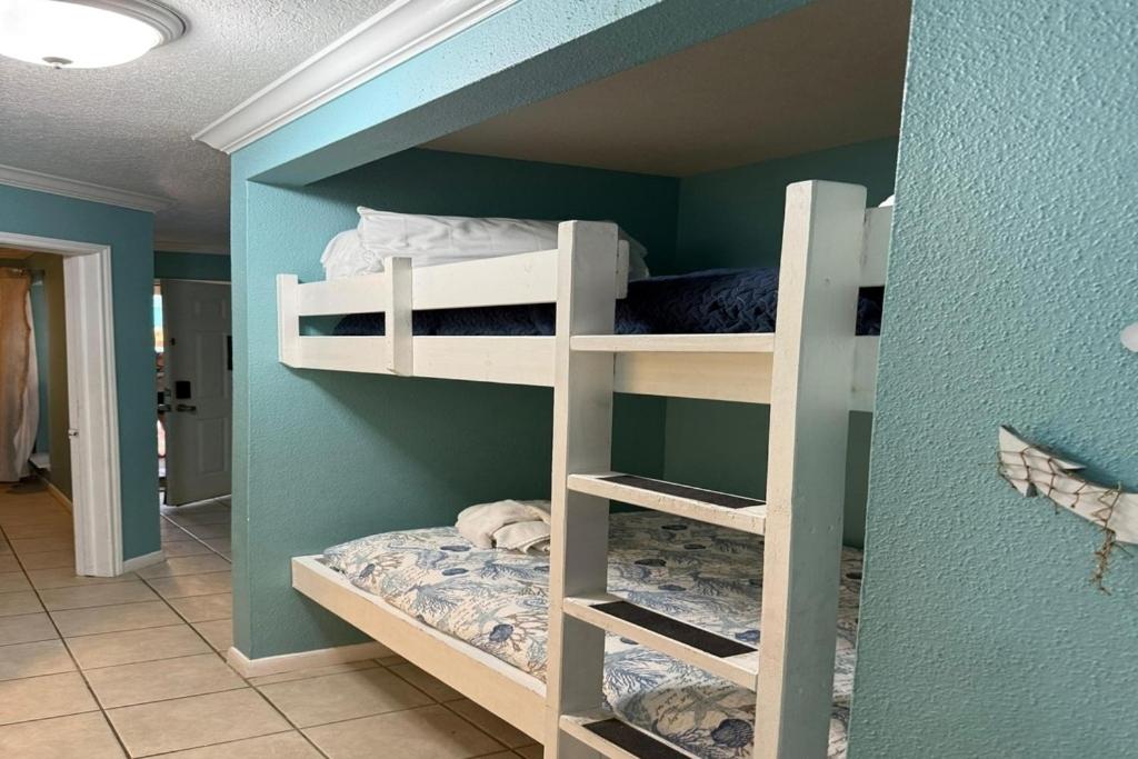 Ocean Views - Heated Pool - Hot Tub - Corner Unit - steps to beach - SS 29