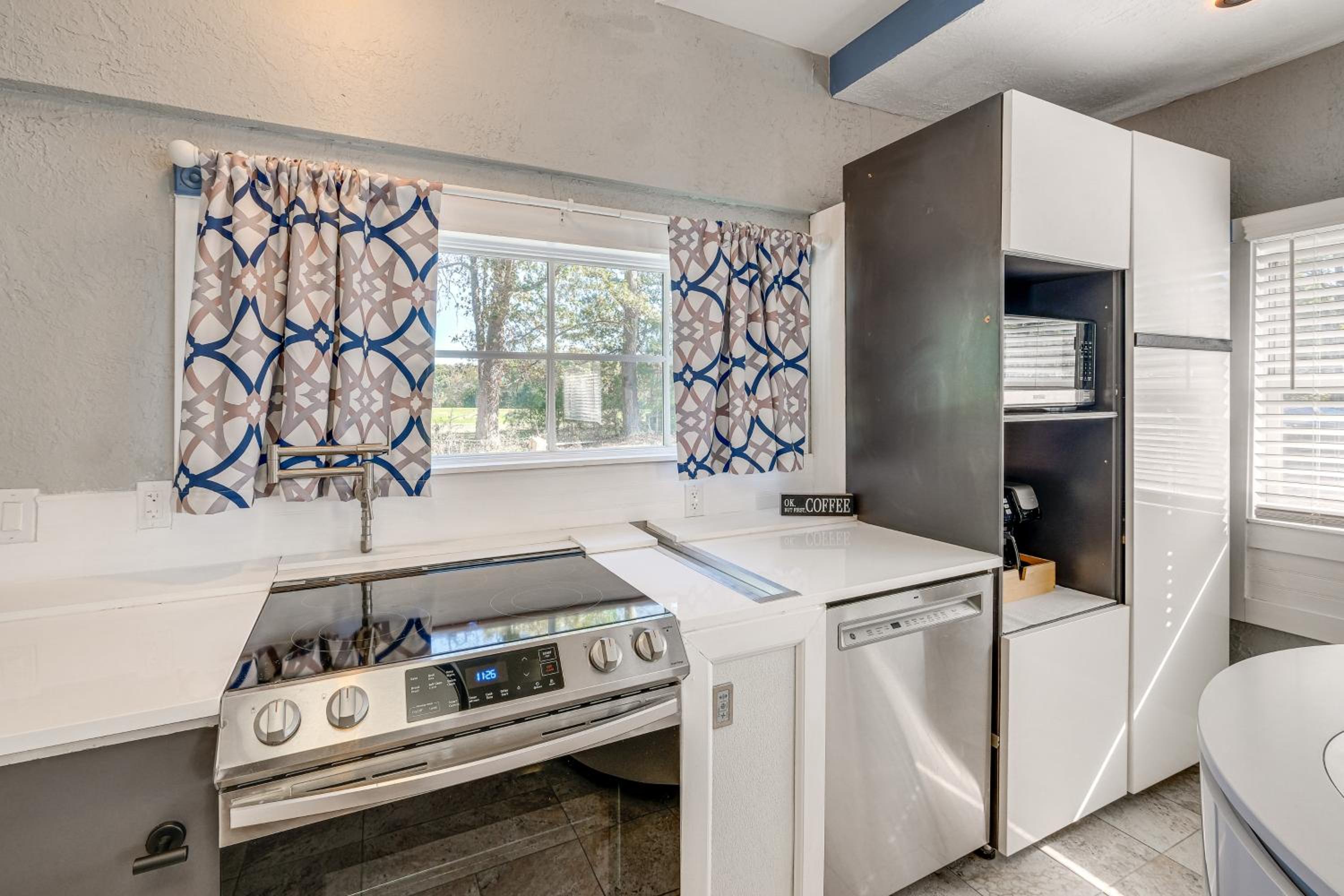 Walk to MIR Wooded Group Escape with Deck and Bar!