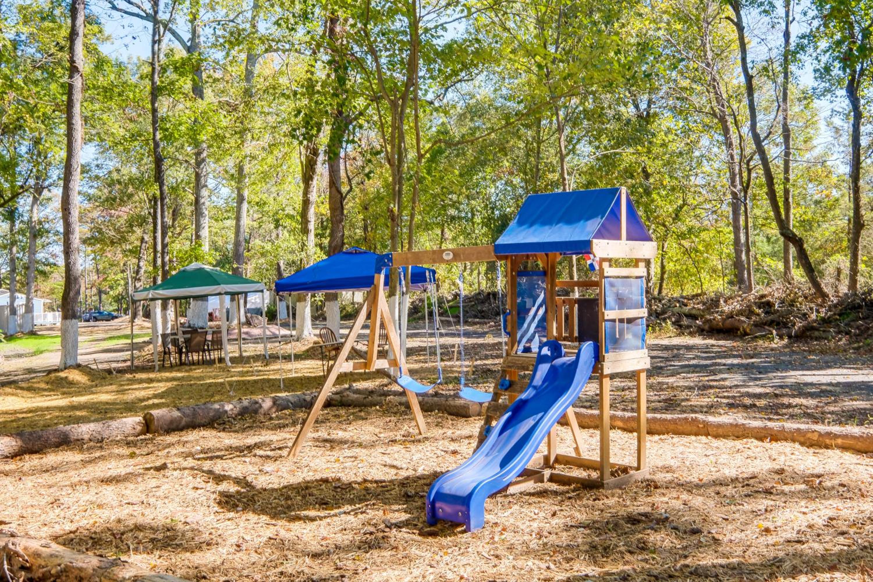 Walk to MIR Wooded Group Escape with Deck and Bar!