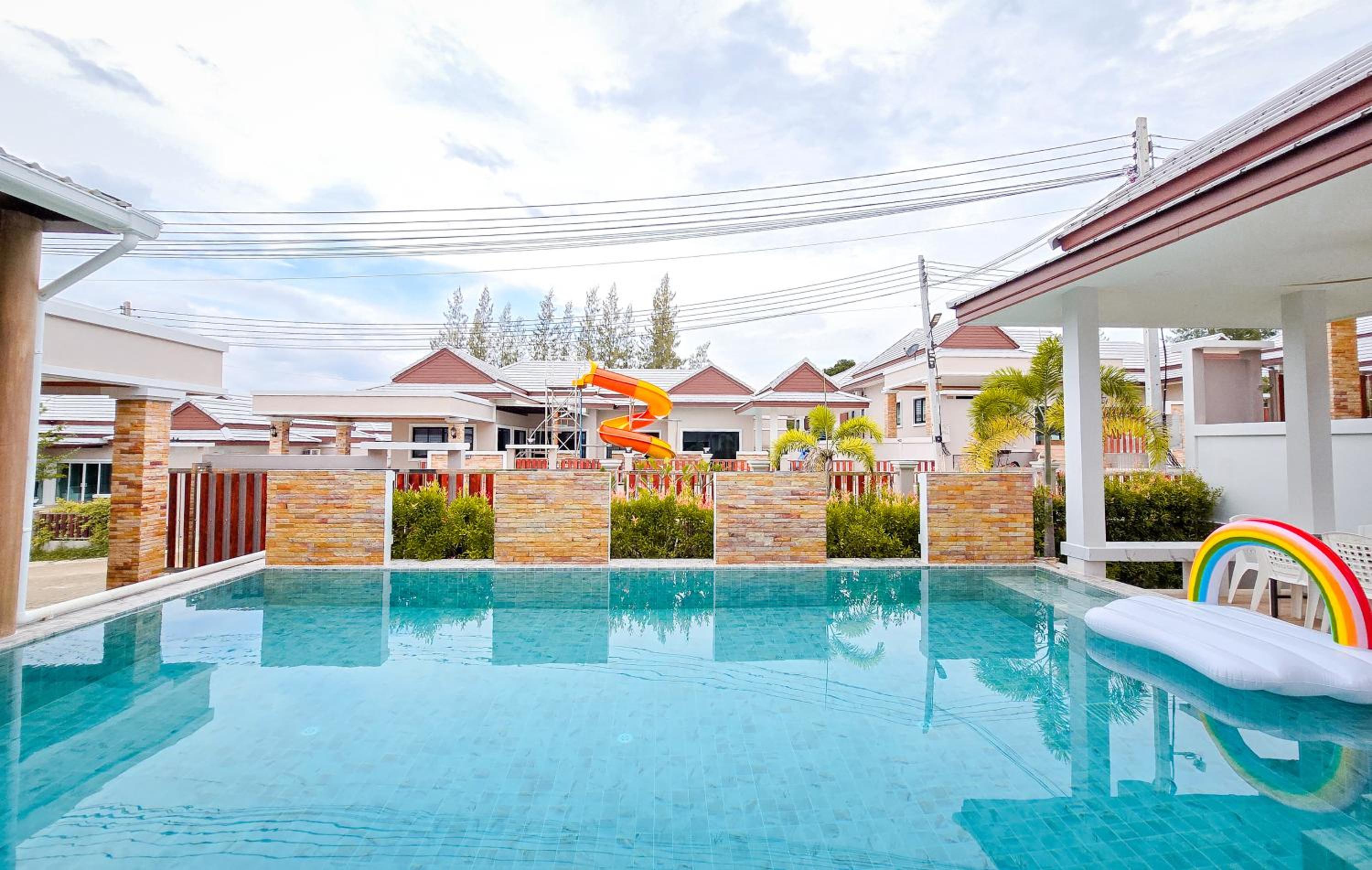 Luekpanee pool villa pranburi paknampran