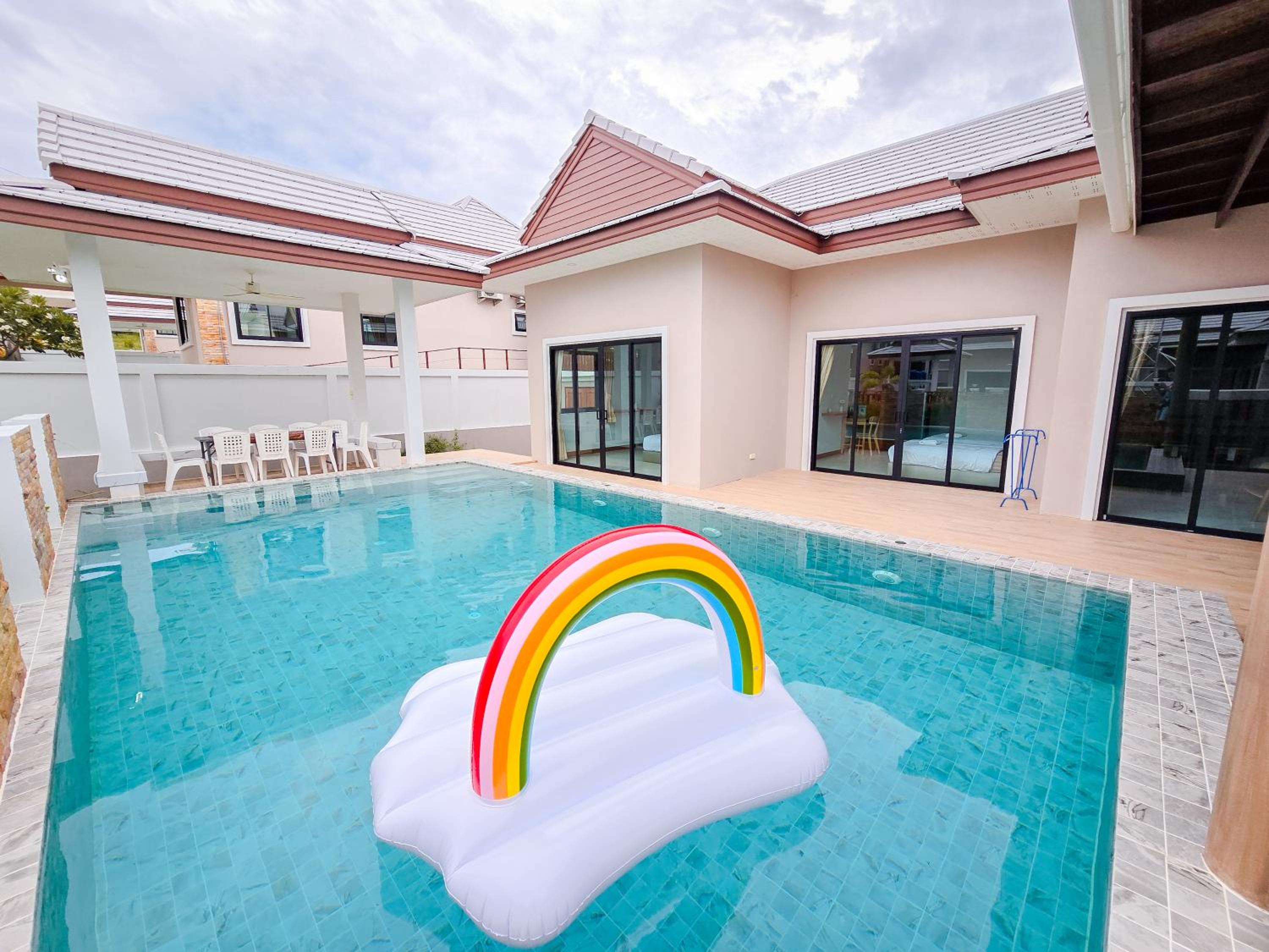 Luekpanee pool villa pranburi paknampran