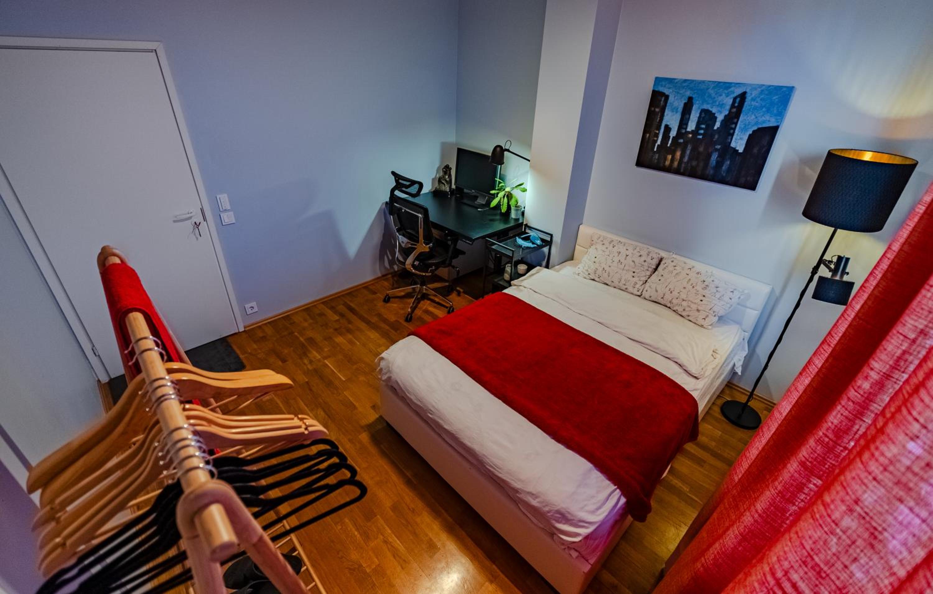 100 square meter 4-room central smart apt