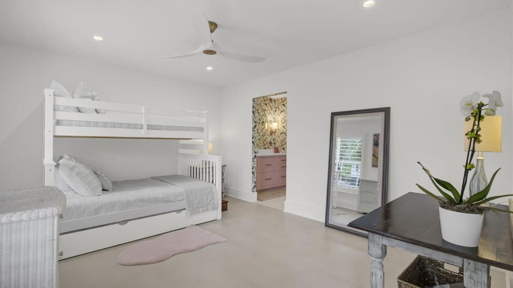 6 36th Avenue by AvantStay Stunning Private Pool