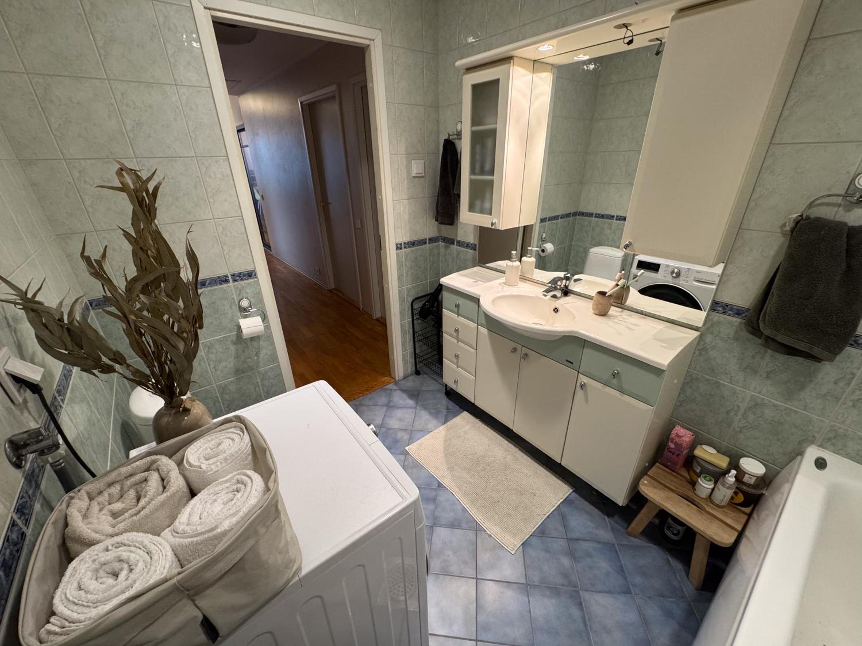 100 square meter 4-room central smart apt