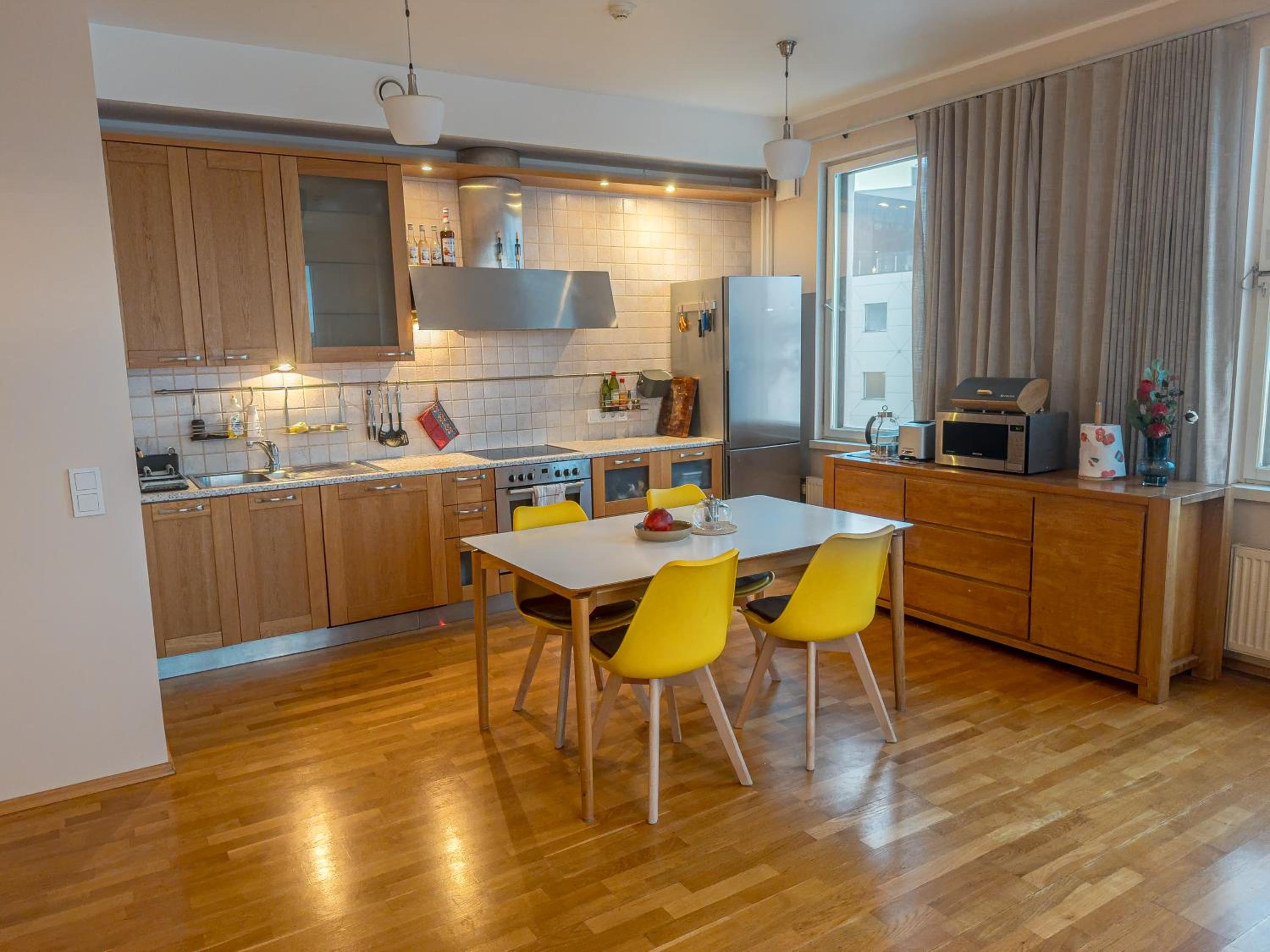 100 square meter 4-room central smart apt