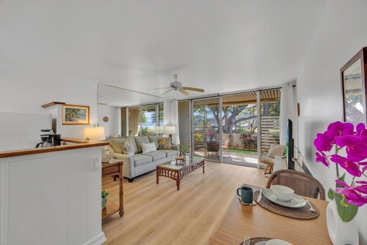 Hale Kai 110 · HKI 110 1BD Condo w Oceanviews and Oceanfront Poo