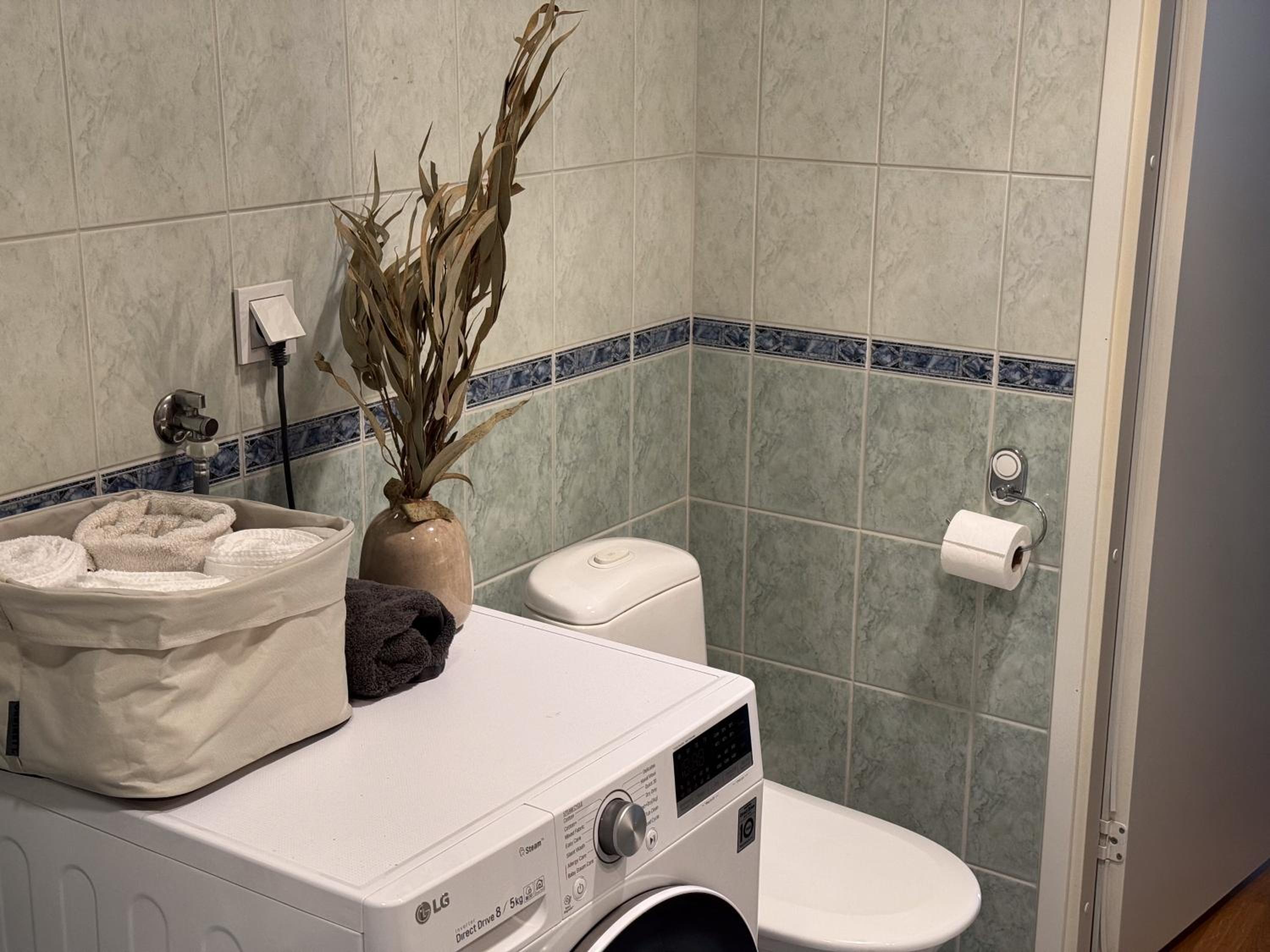100 square meter 4-room central smart apt
