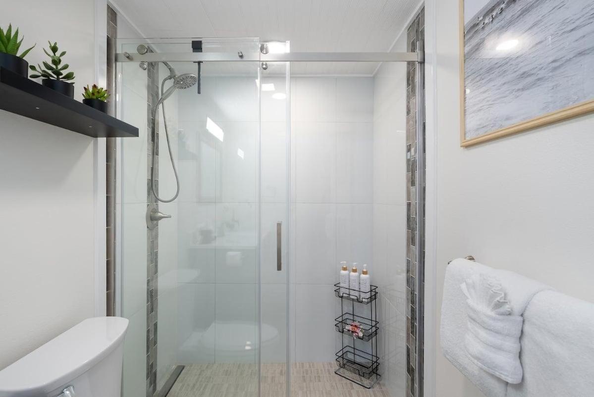 Lauloa 403 · LOA 403 Fully Remodeled Direct Oceanfront 2BD