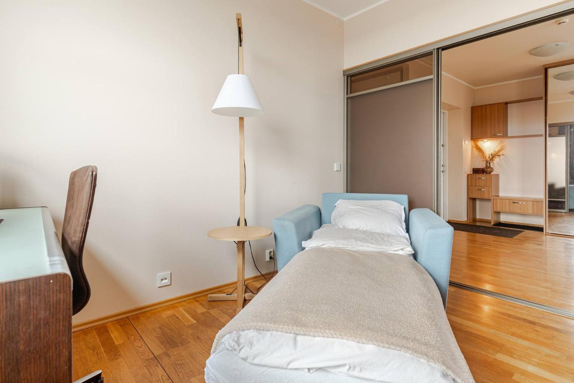 100 square meter 4-room central smart apt