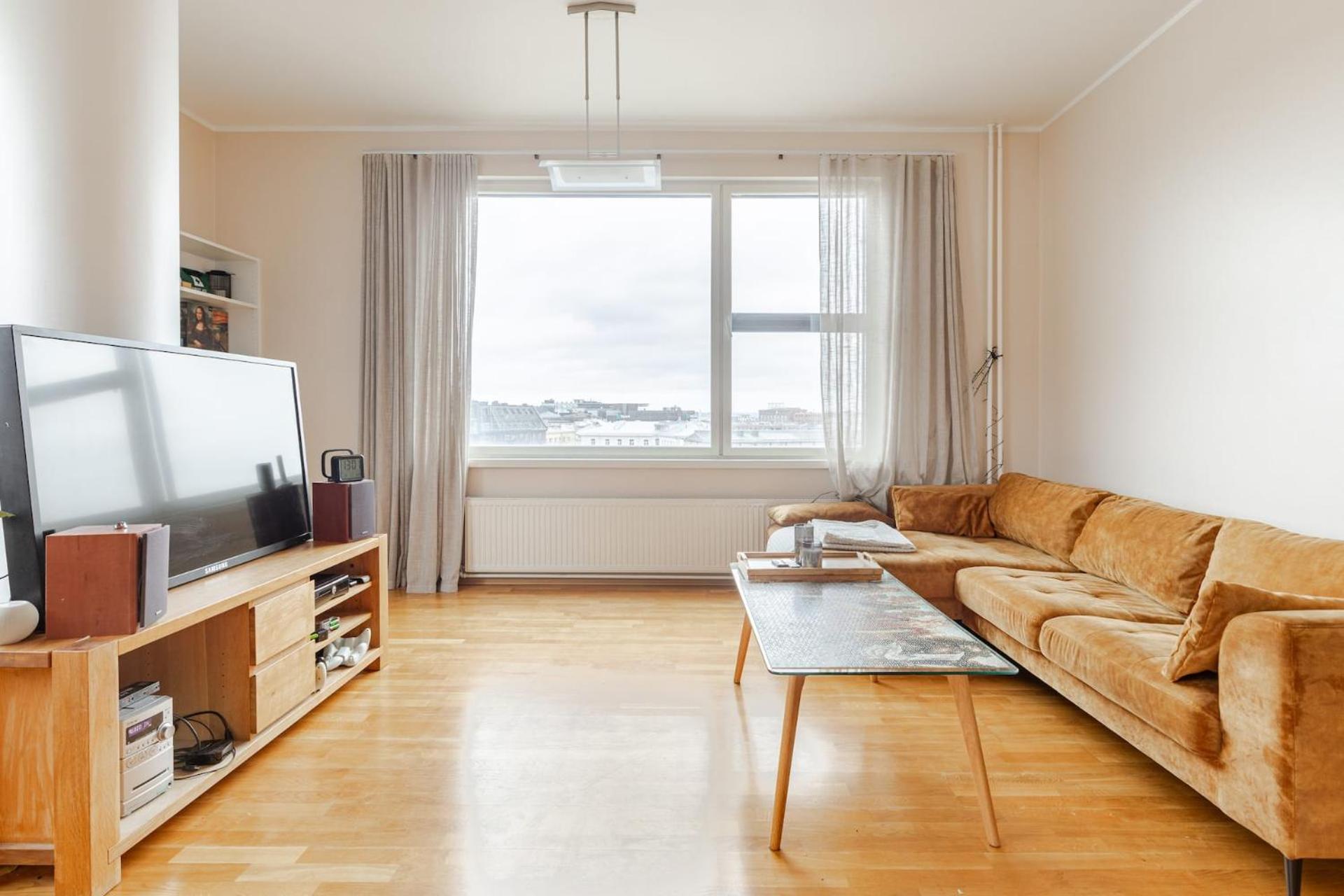 100 square meter 4-room central smart apt