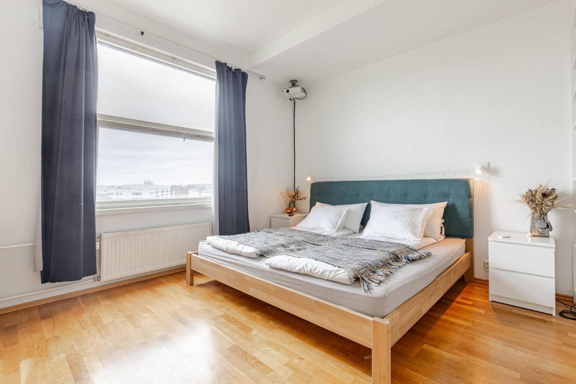 100 square meter 4-room central smart apt