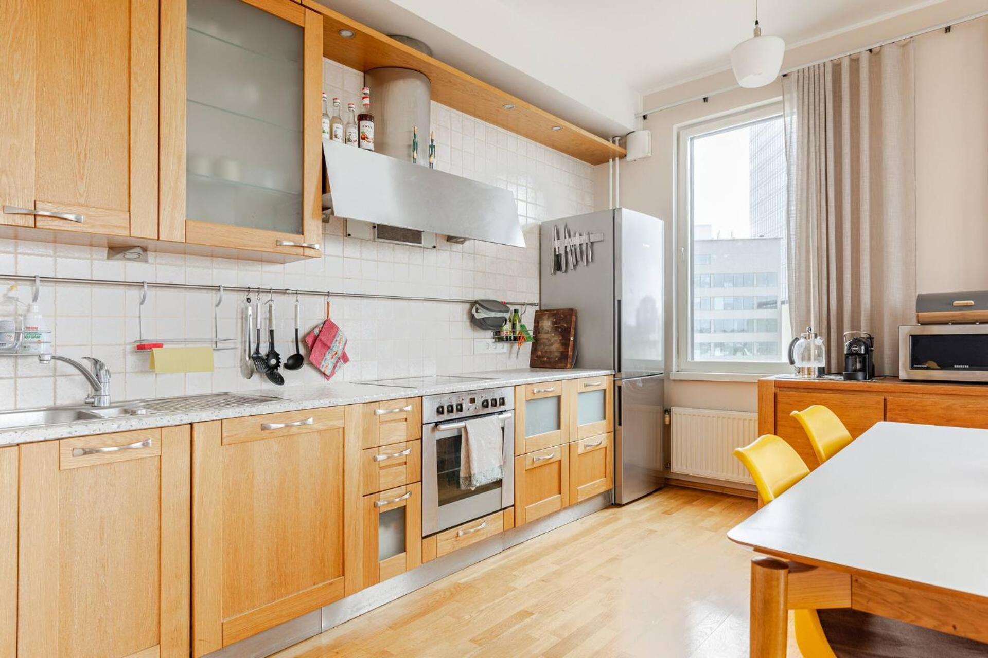 100 square meter 4-room central smart apt