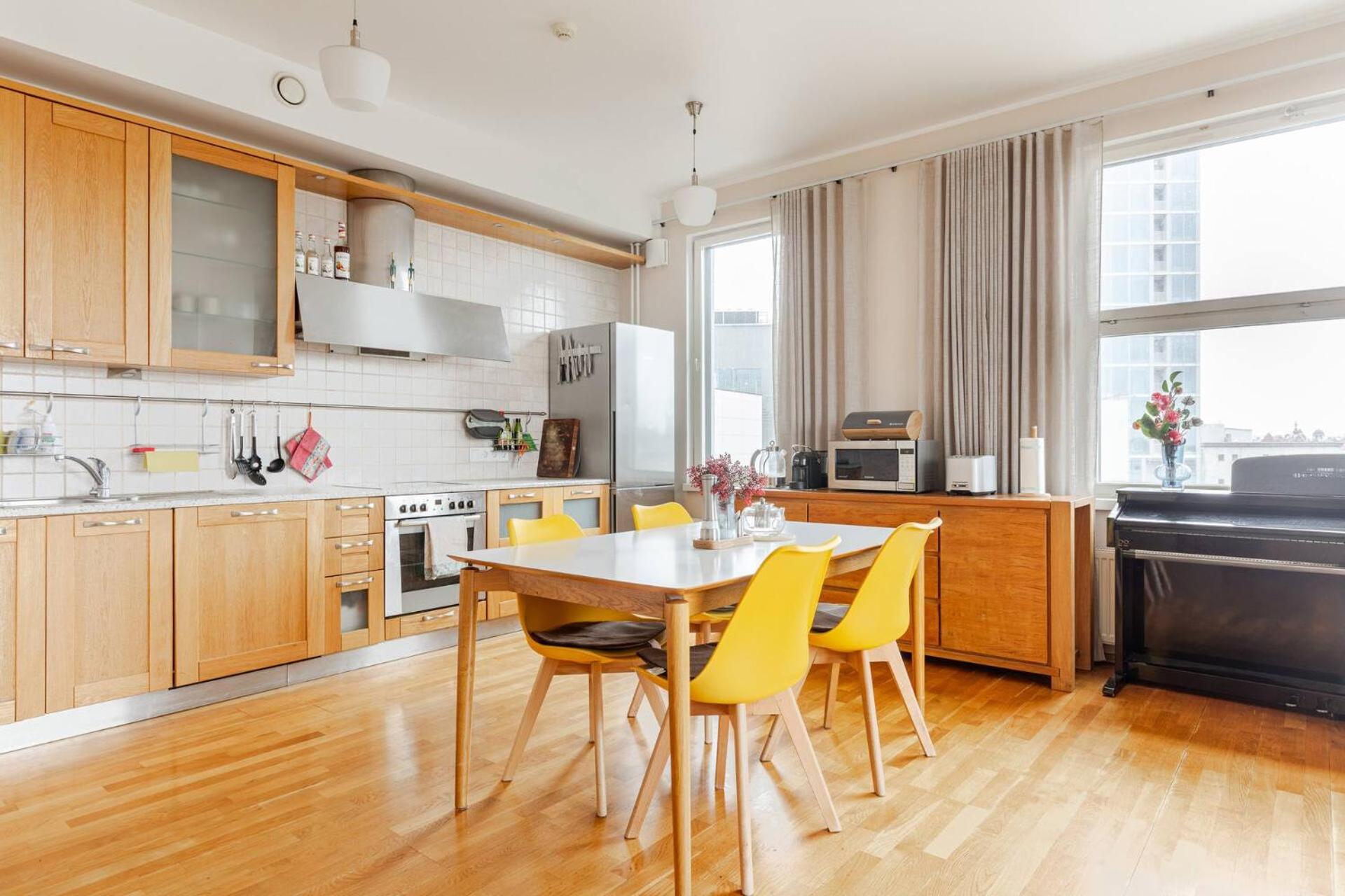100 square meter 4-room central smart apt