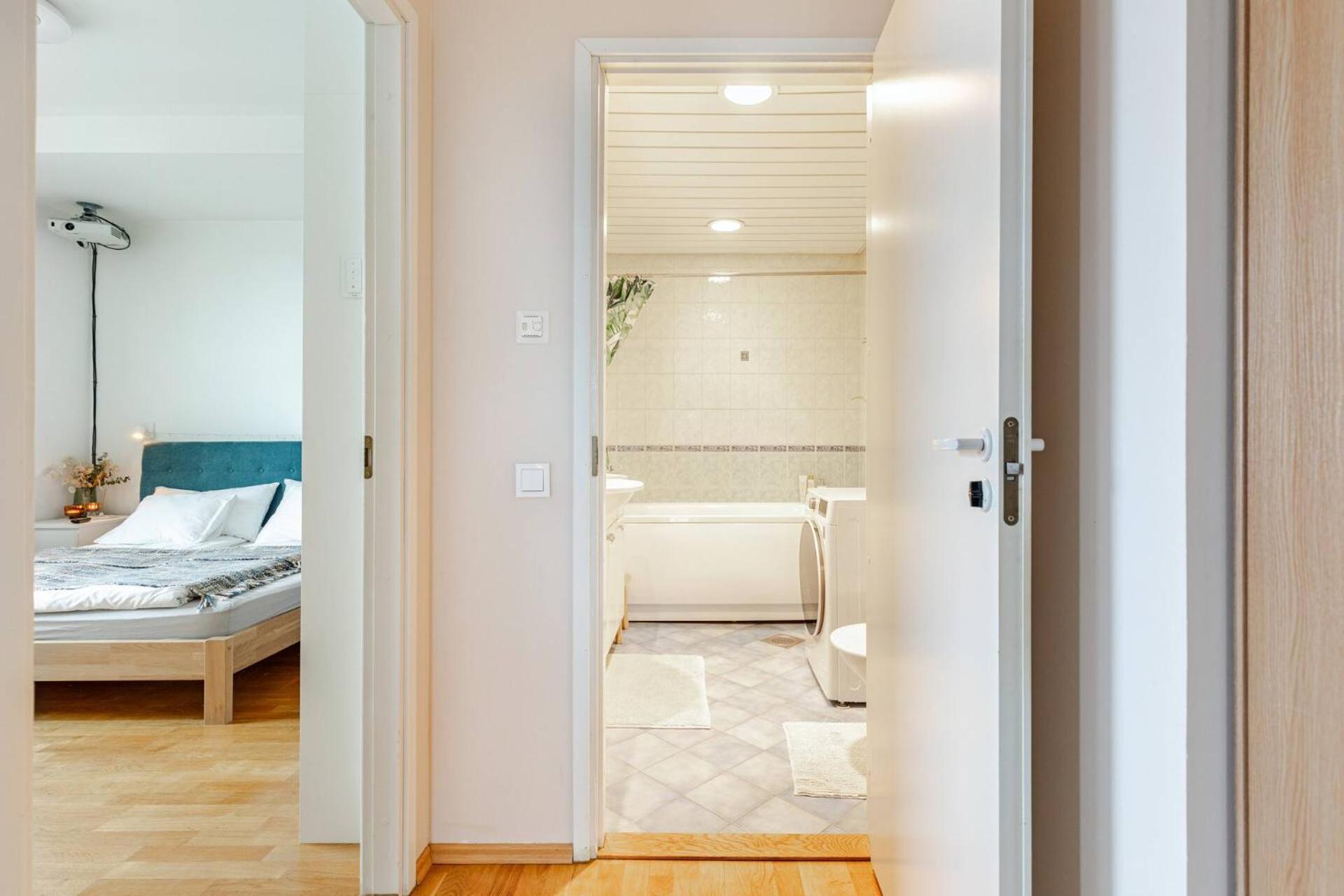 100 square meter 4-room central smart apt