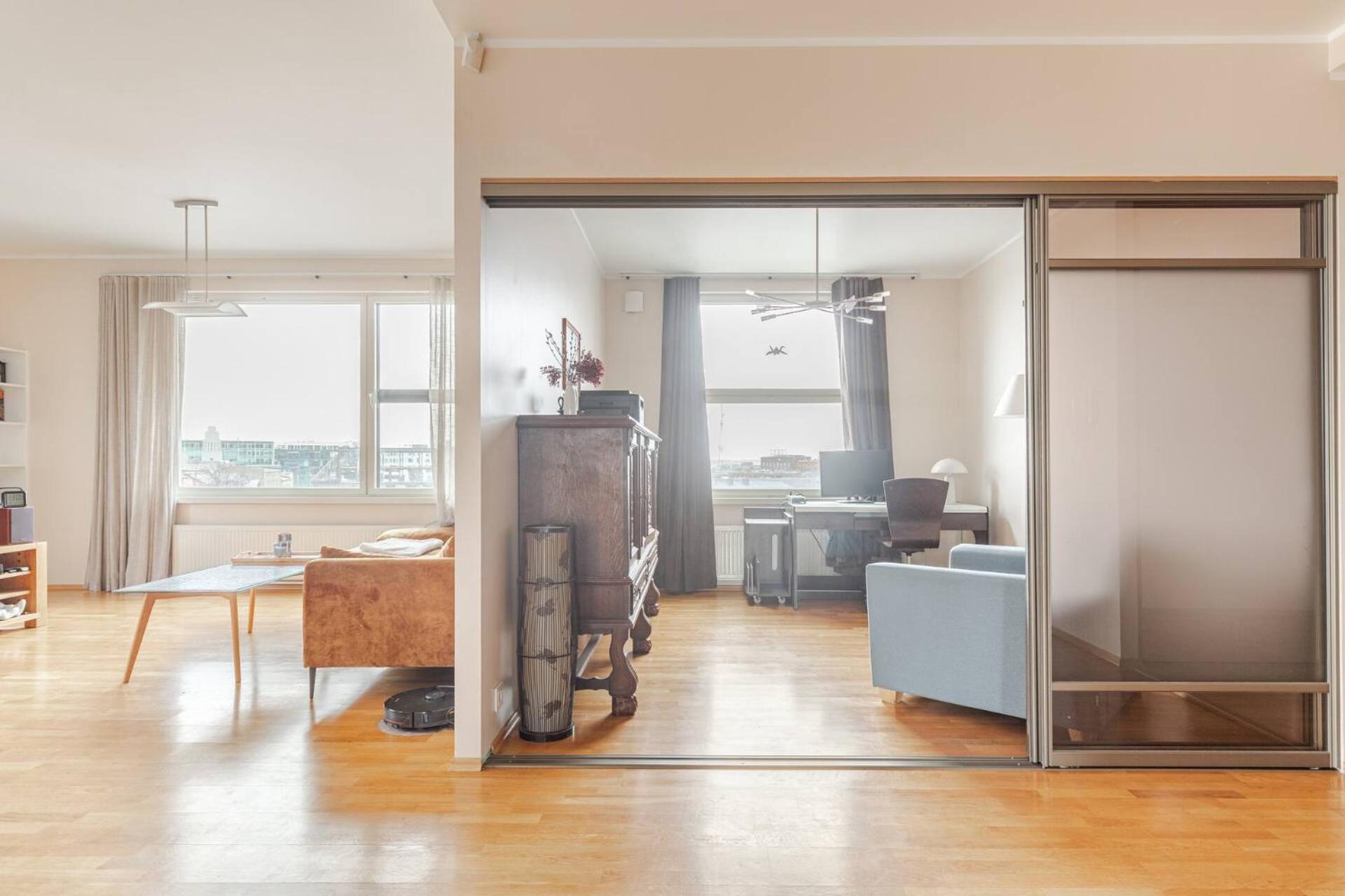 100 square meter 4-room central smart apt