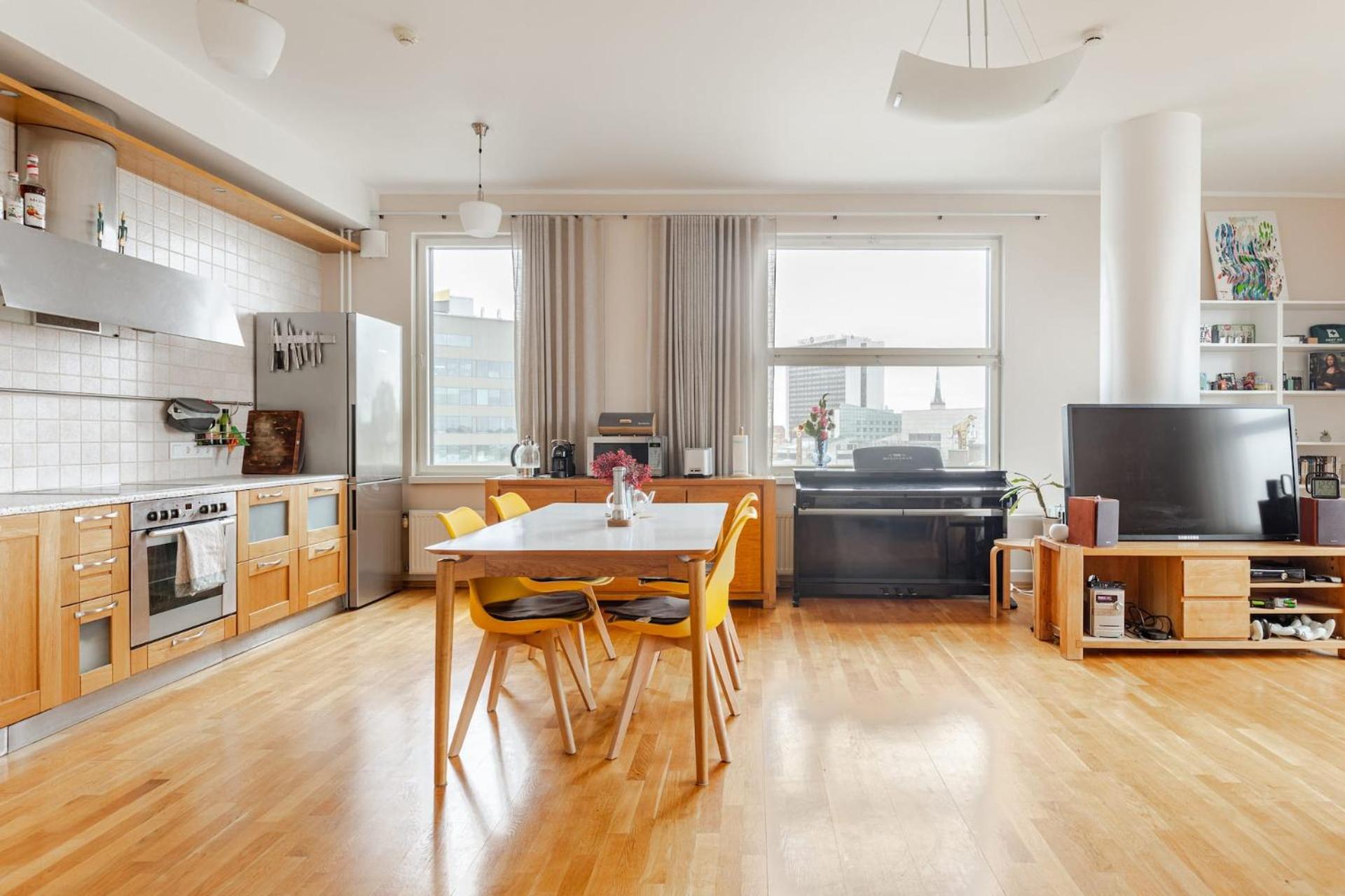 100 square meter 4-room central smart apt