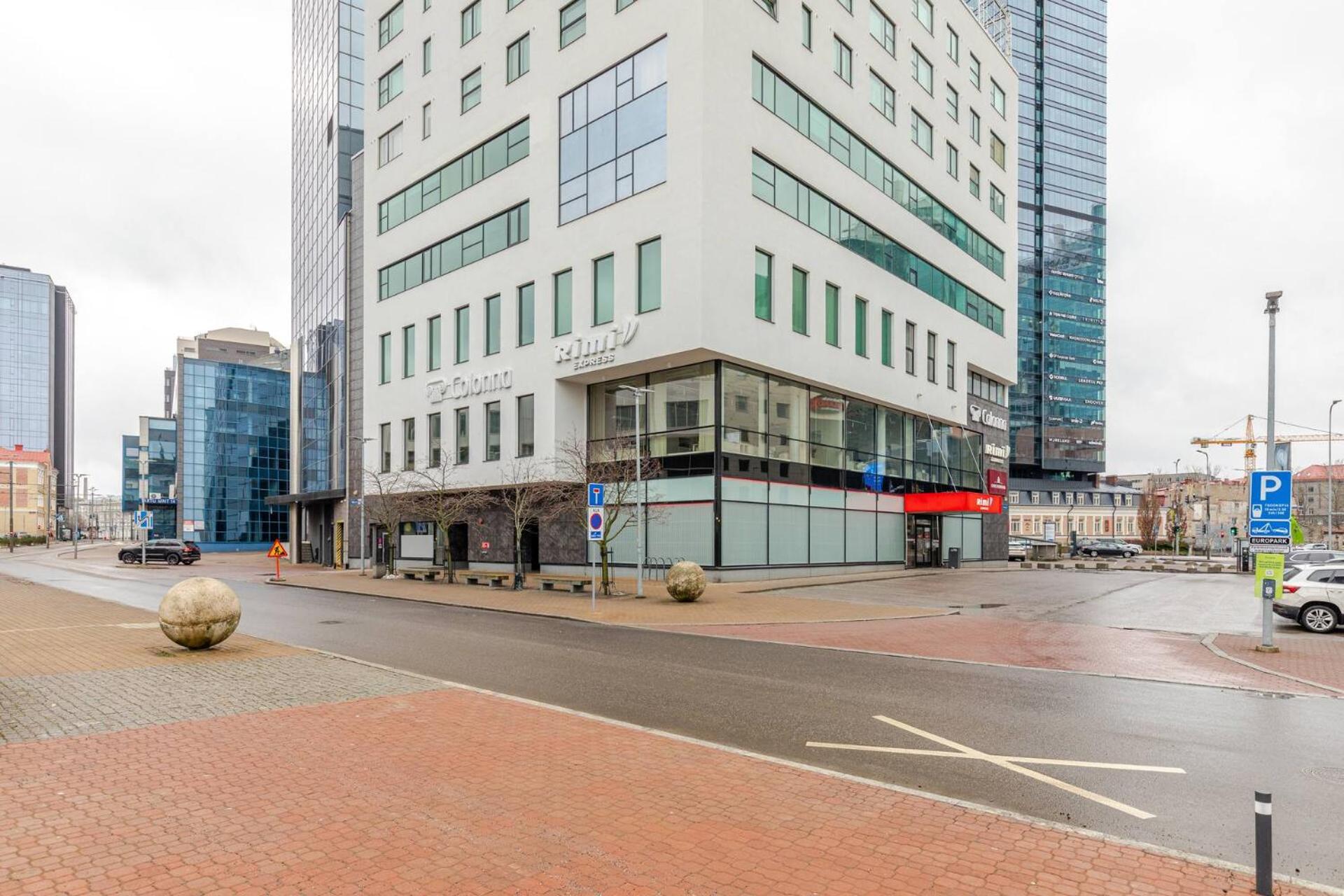 100 square meter 4-room central smart apt