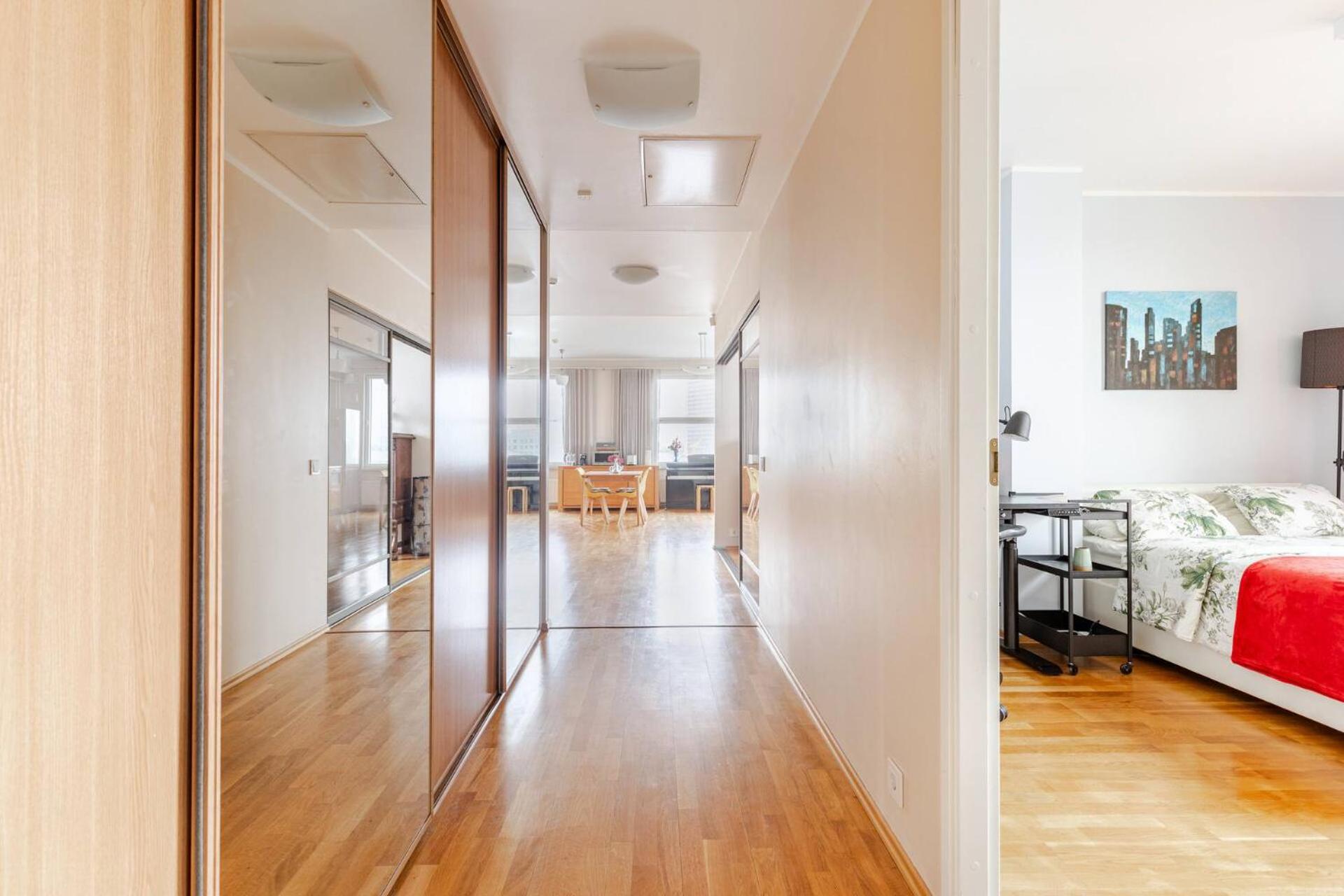 100 square meter 4-room central smart apt