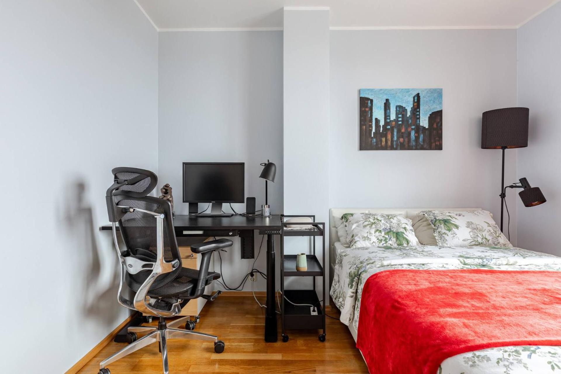 100 square meter 4-room central smart apt