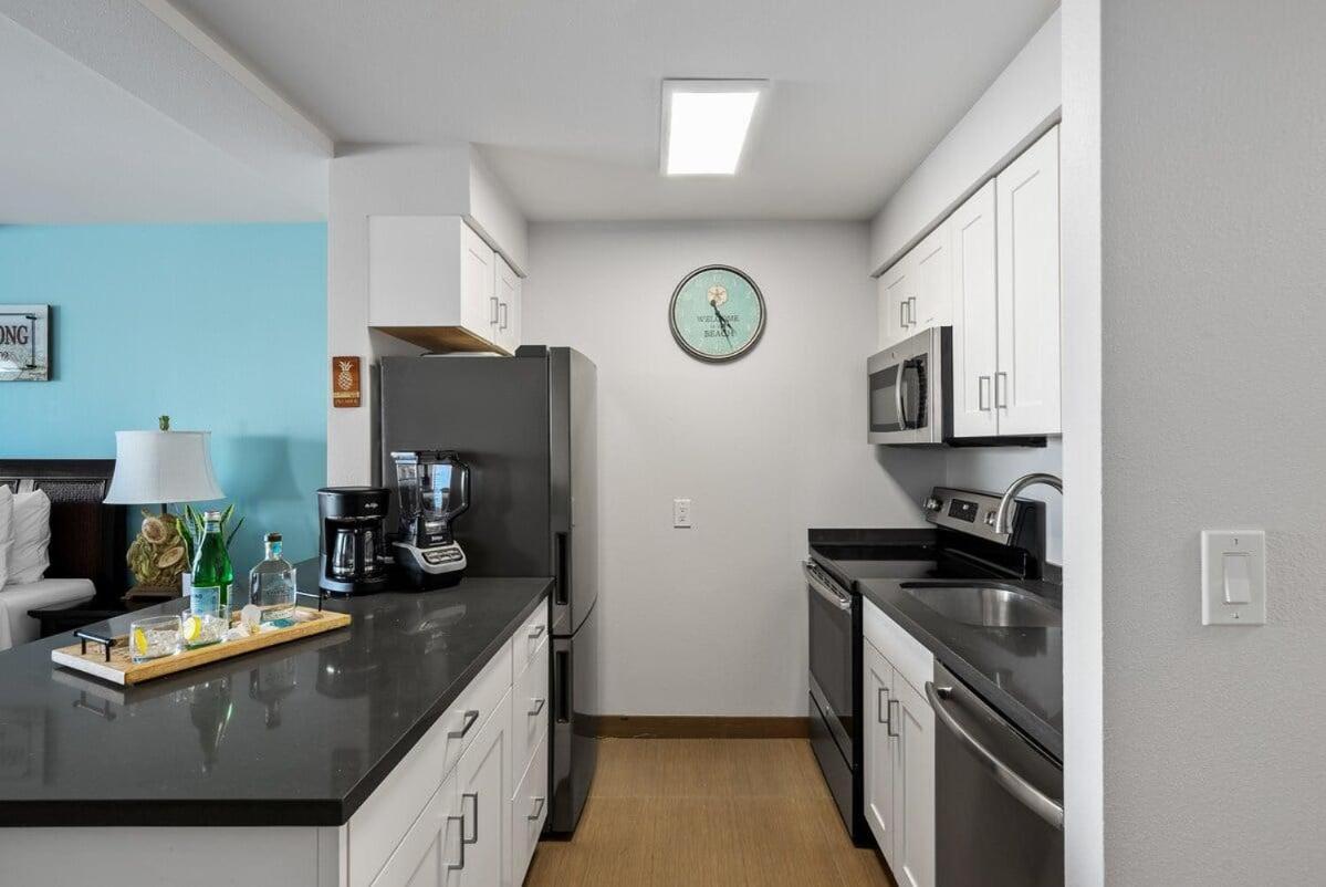 Lahaina Shores 523 · LS 523 Direct Beachfront Studio with Stunni