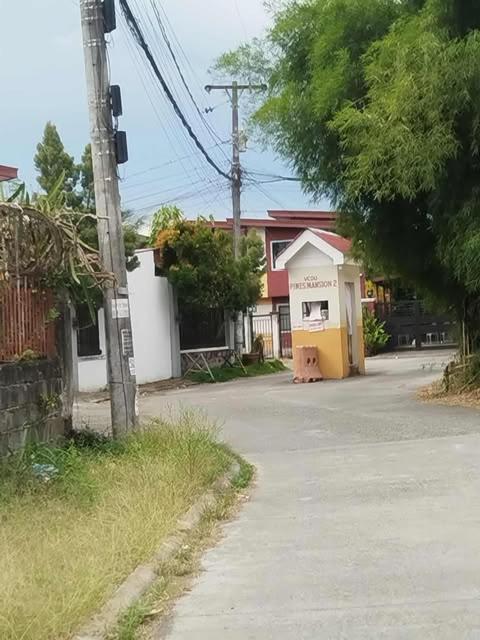 Homestay rooms or house for rent in a 3-bedroom subdivision house