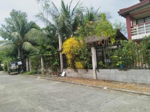 Homestay rooms or house for rent in a 3-bedroom subdivision house