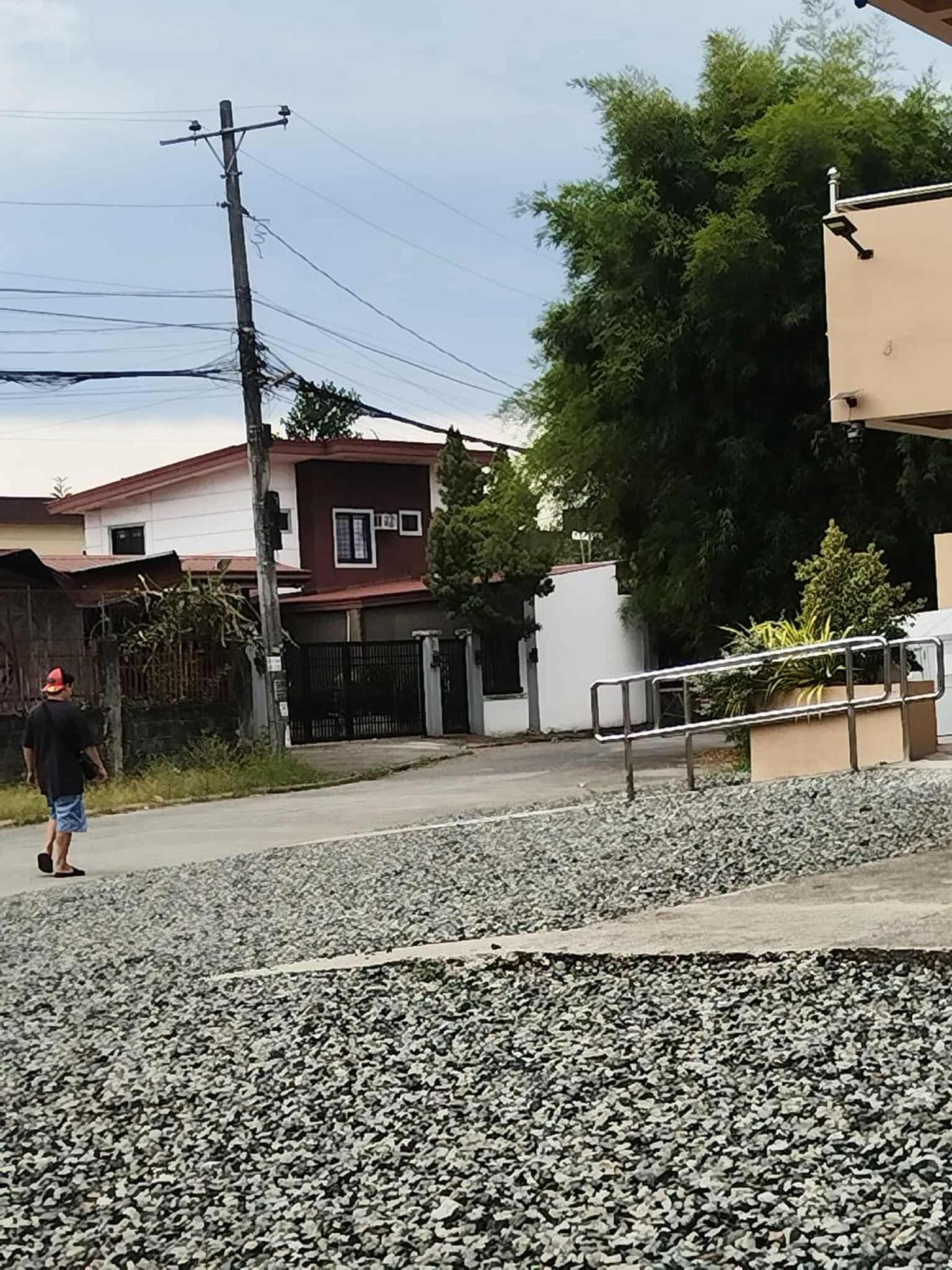 Homestay rooms or house for rent in a 3-bedroom subdivision house