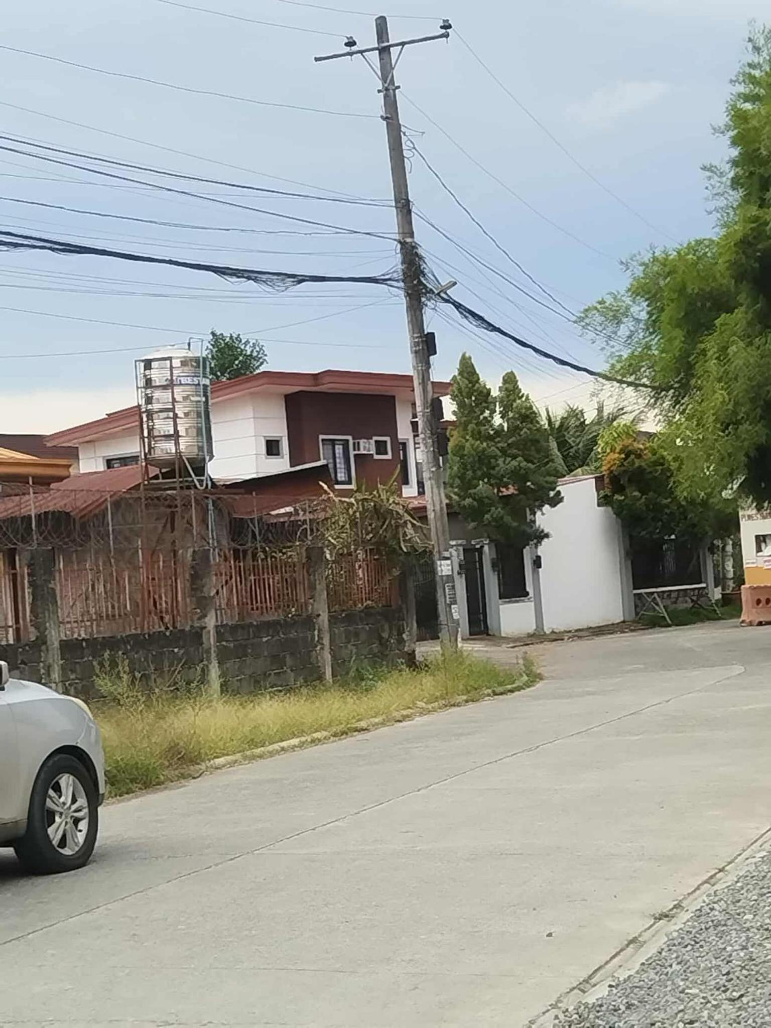 Homestay rooms or house for rent in a 3-bedroom subdivision house