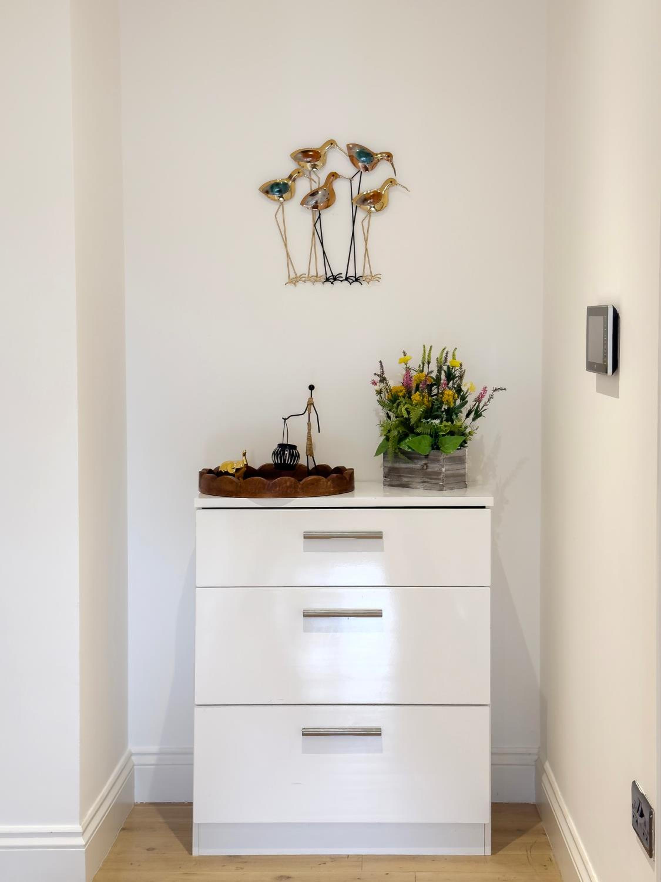 Modern Top-Floor 2-Bedroom, 2-Bathroom Apartment with Lift & a Private Balcony, Sleeps 6