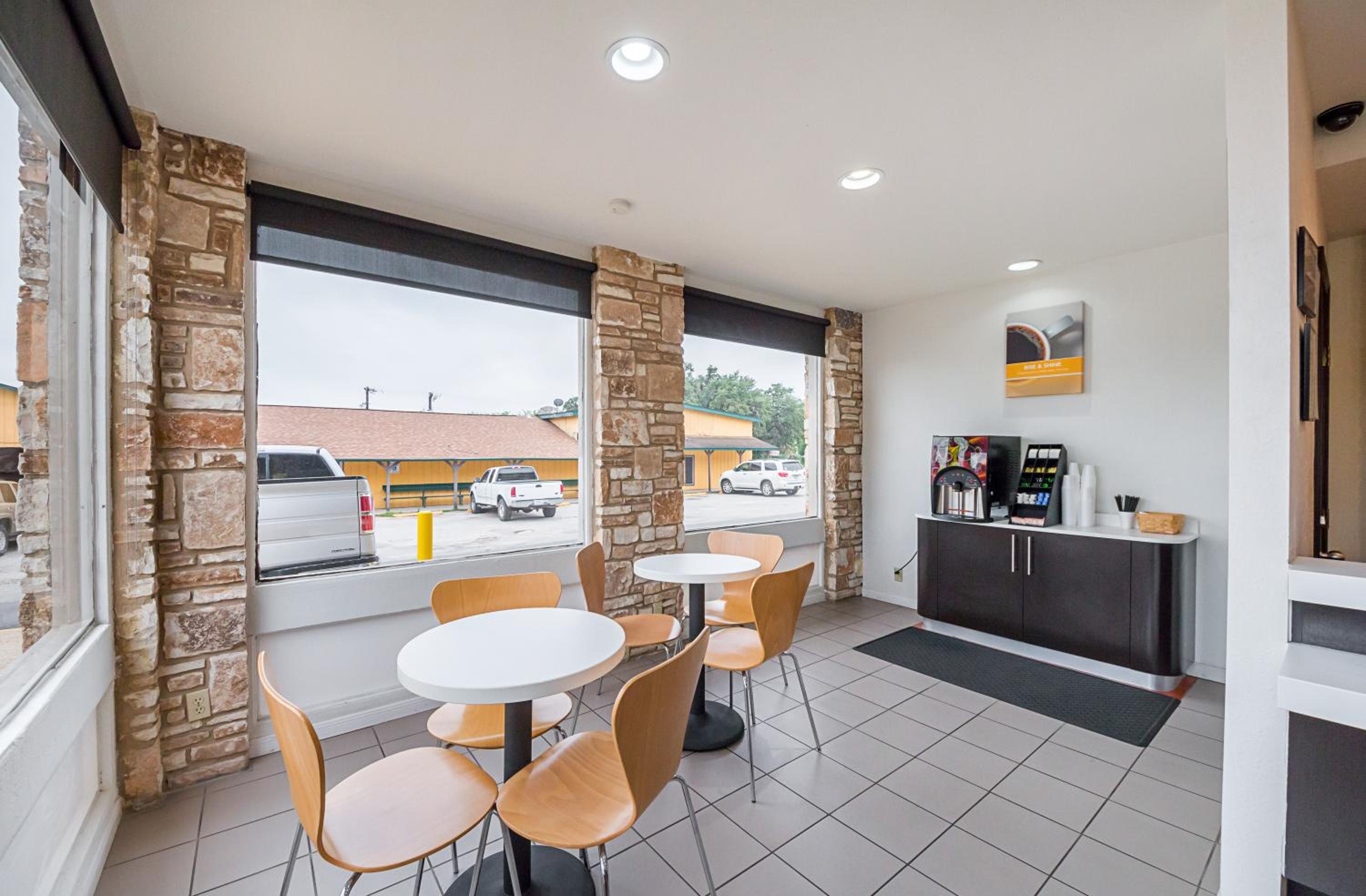 Motel 6-Boerne, TX - Property Image 12