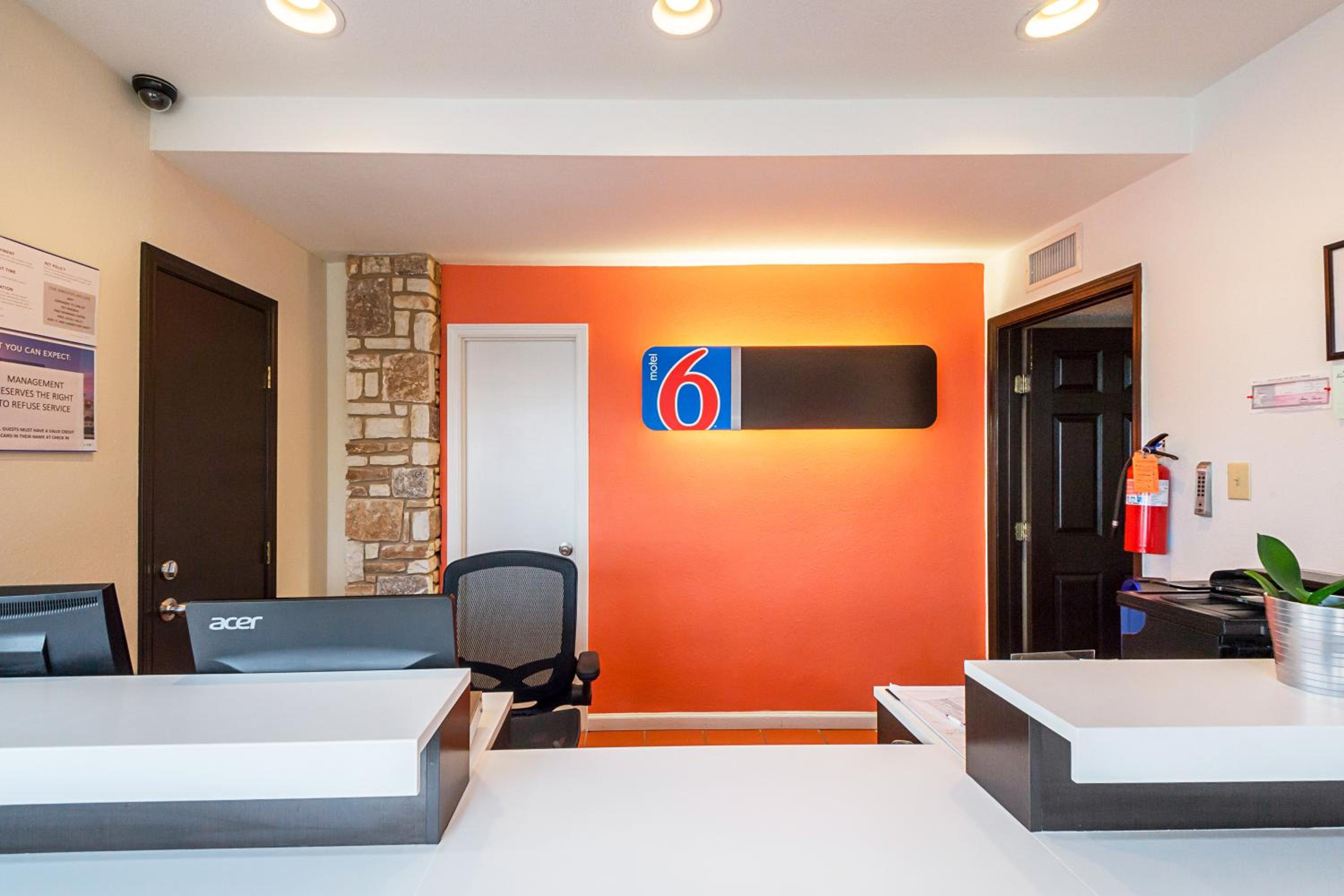 Motel 6-Boerne, TX - Property Image 11