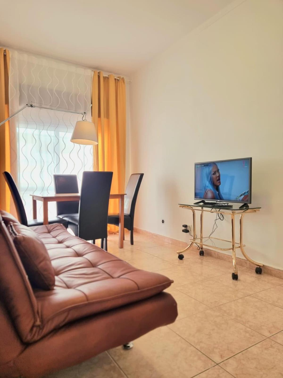 Happy House - Central Apartment