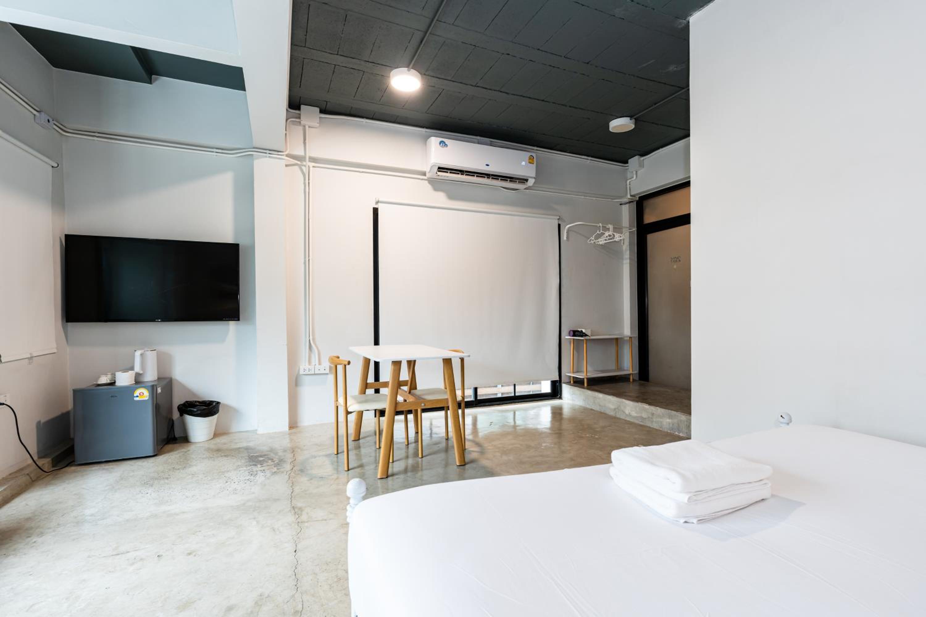 Yellow Place Sukhumvit Soi 2 -เยลโล เพลส สุขุมวิทซอย 2 Pro