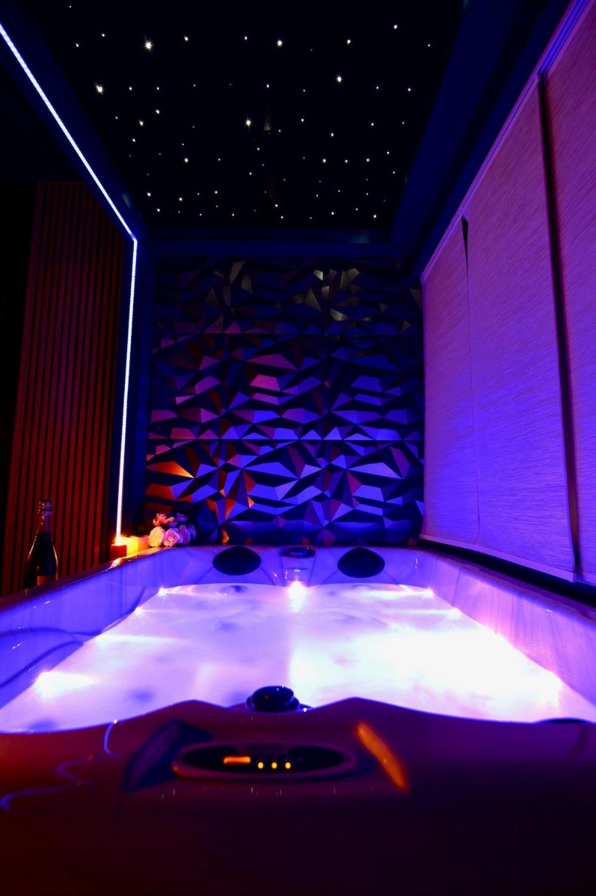 Flower Suite & Spa, air-conditioned and beach