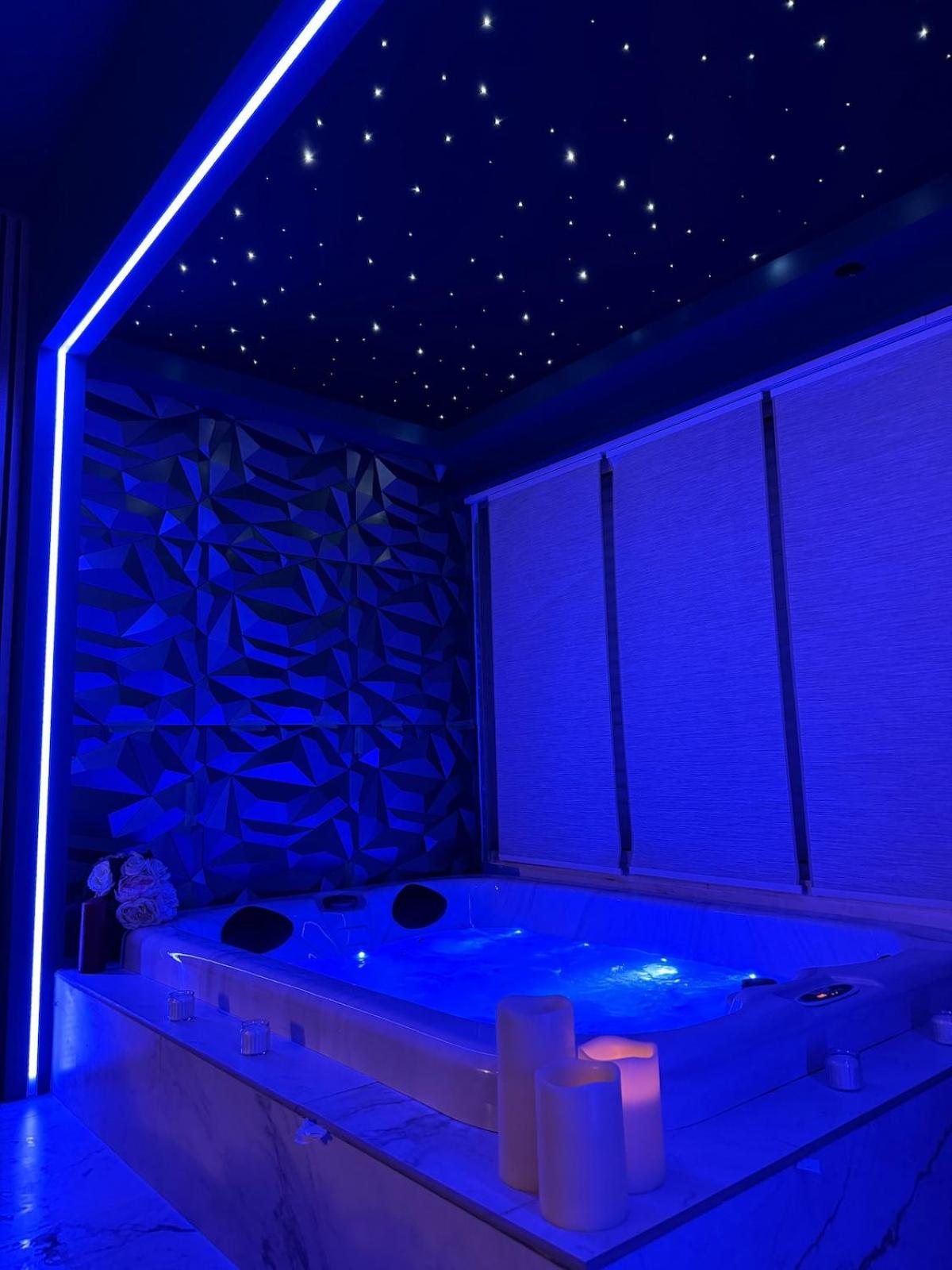 Flower Suite & Spa, air-conditioned and beach