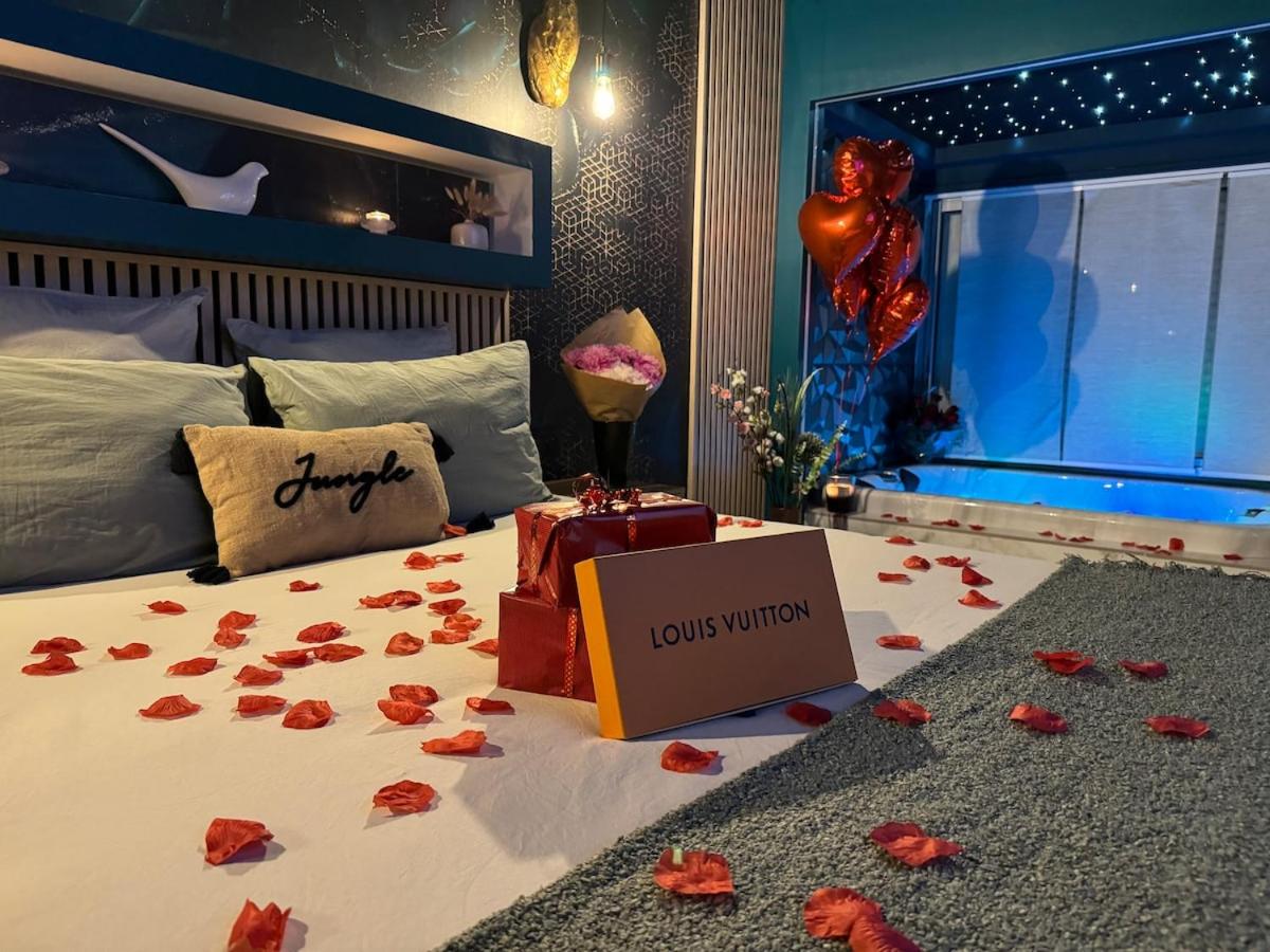 Flower Suite & Spa, air-conditioned and beach