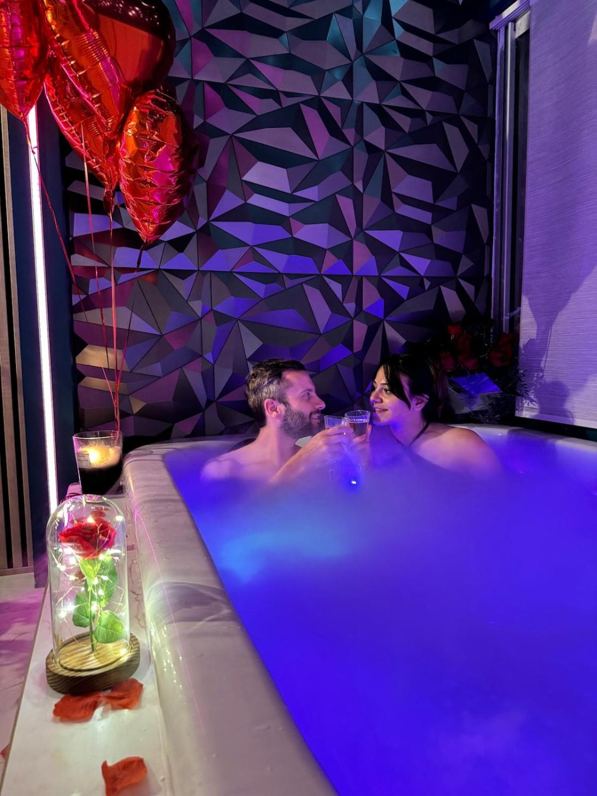 Flower Suite & Spa, air-conditioned and beach